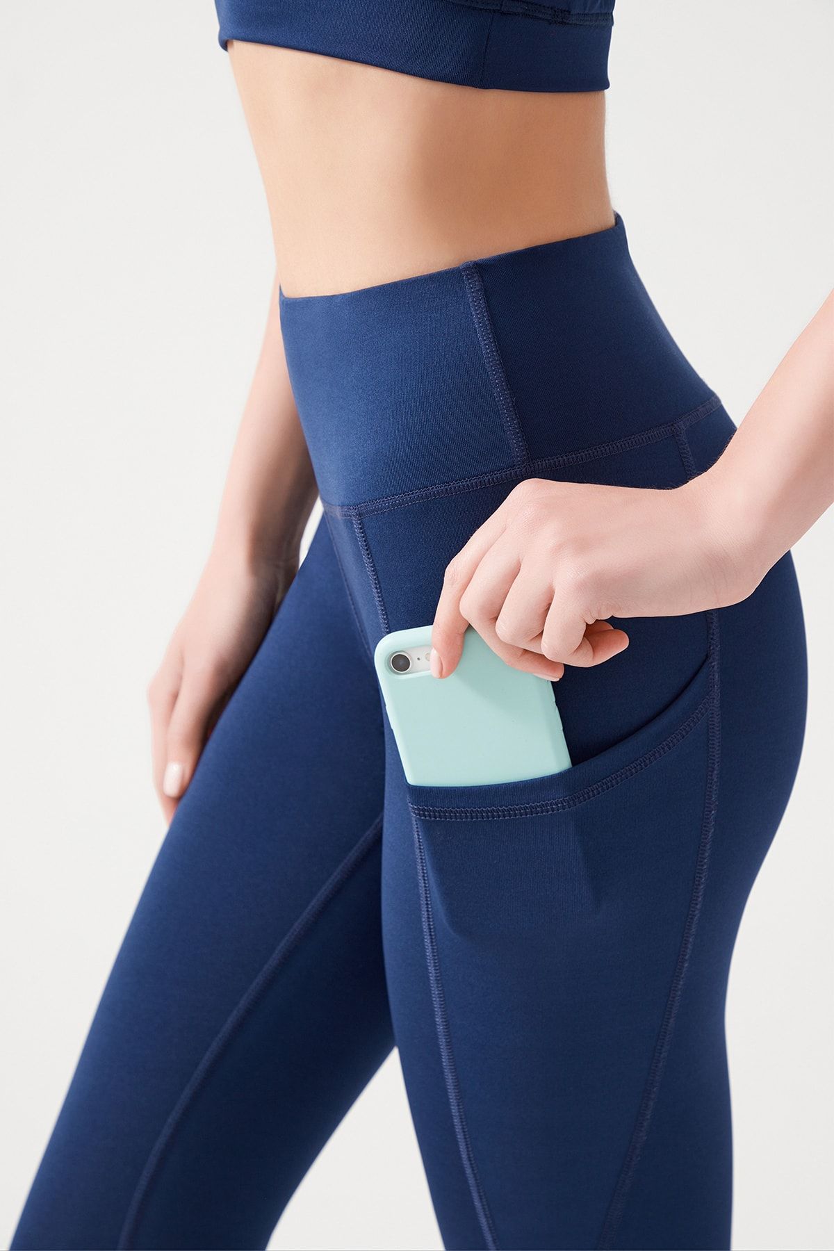 Los Ojos-Marineblaue Capri-Leggings mit hoher Taille und glättenden Doppeltaschen unterhalb des Knies für Damen 4