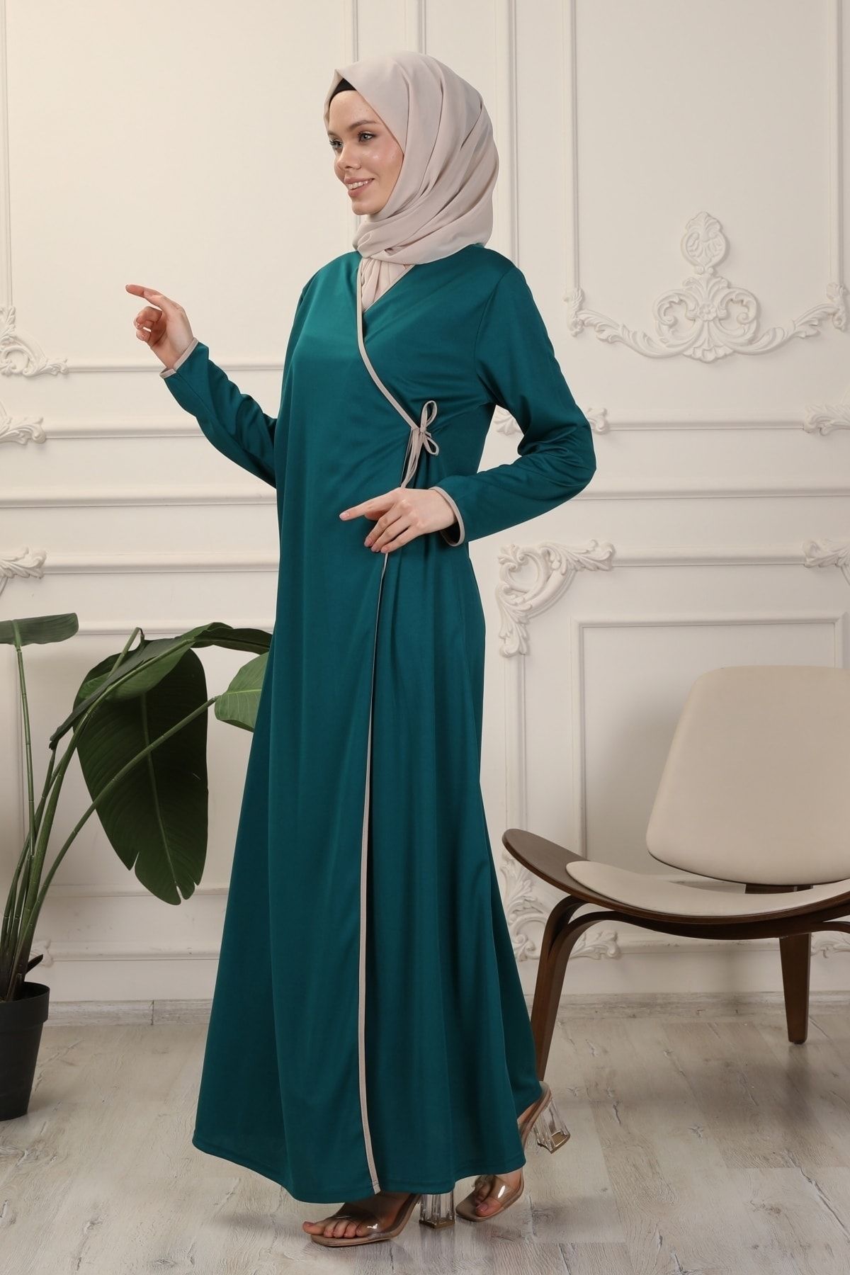 Zümrüt Kruvaze Yaka Biyeli Esnek Interlok Kumaş Namaz Elbisesi Ferace