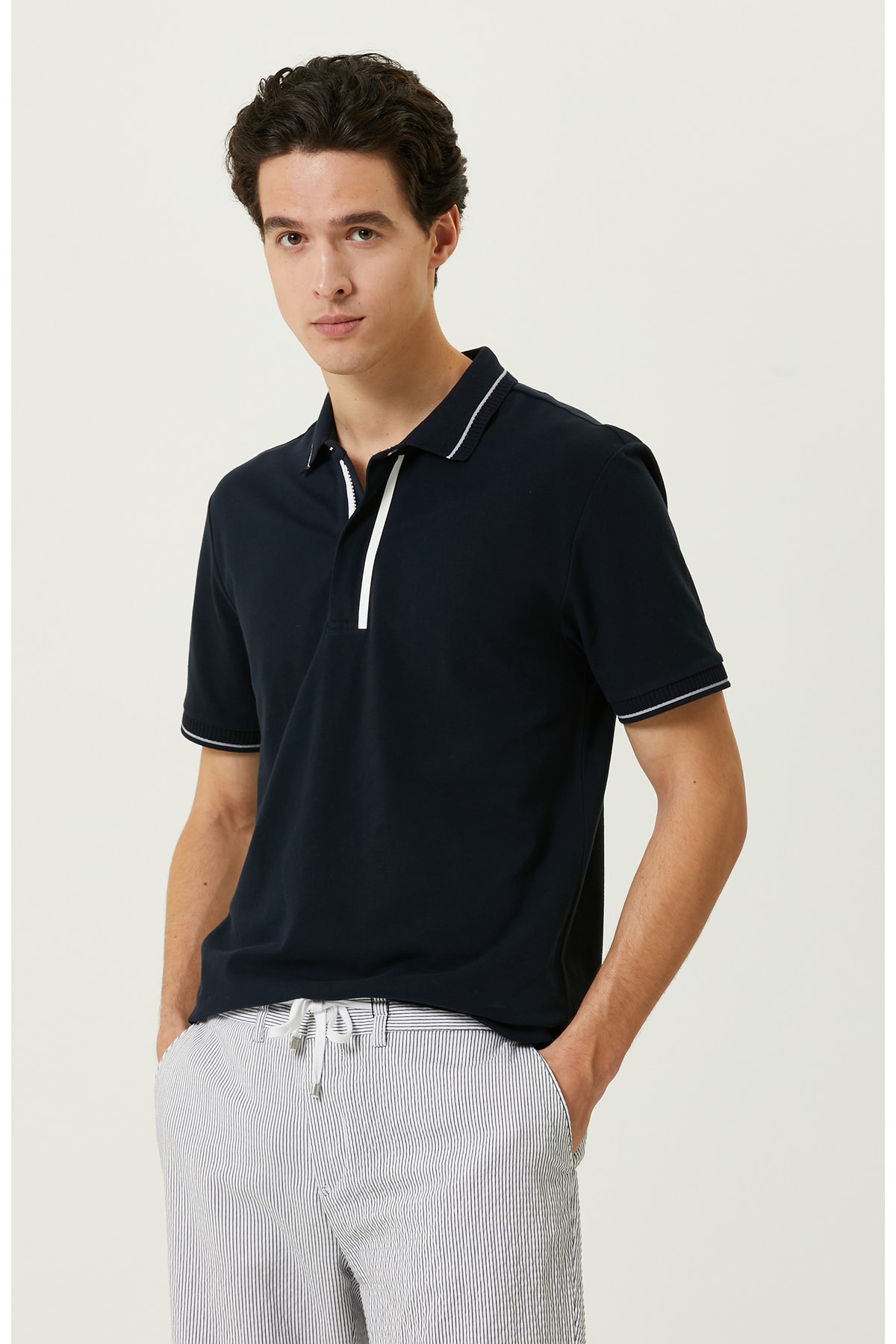 نتورک تی‌شرت یقه‌دار زیپ‌دار سرمه‌ای