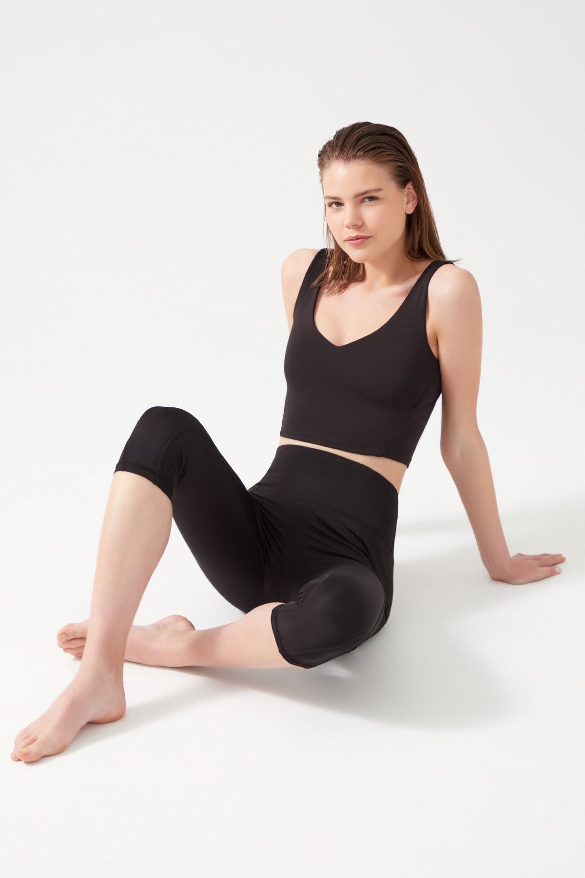Los Ojos-Schwarze Damen-Capri-Leggings mit hoher Taille und doppelter Tasche unterhalb des Knies 5