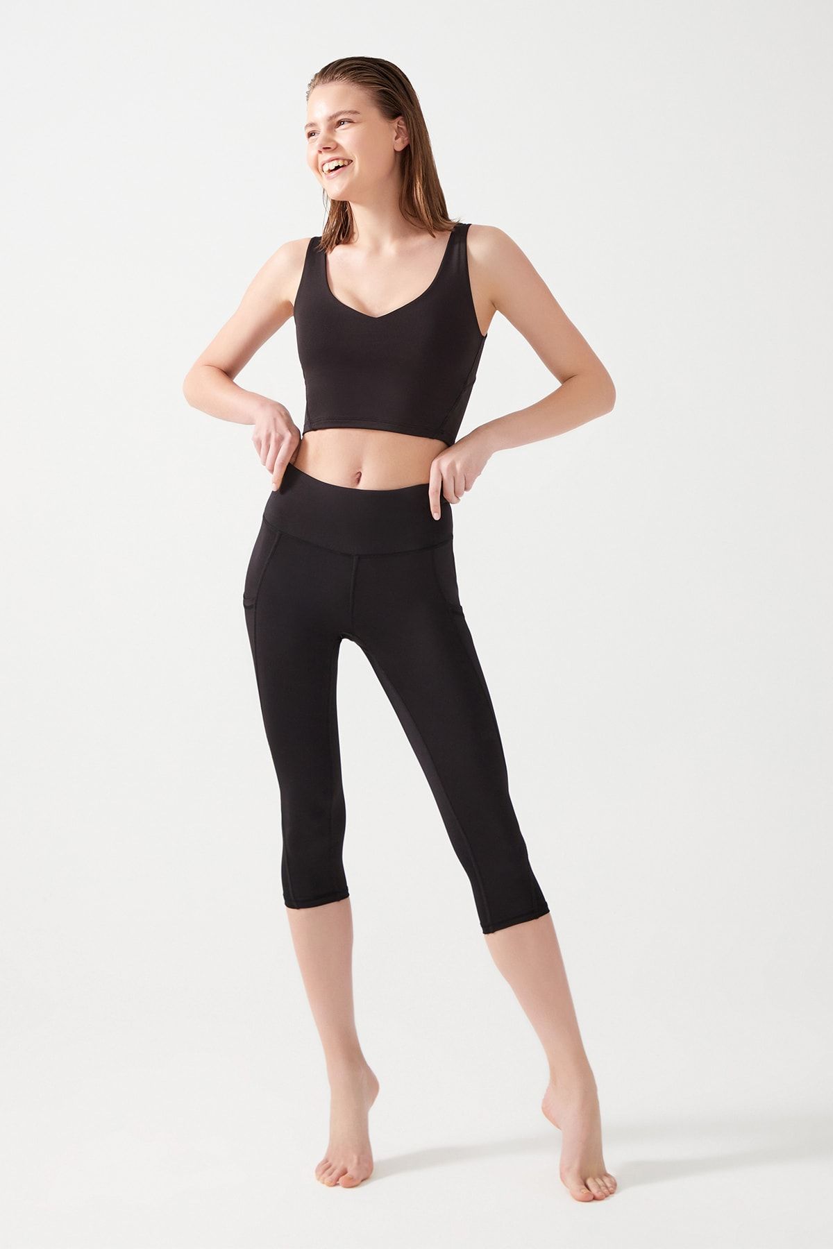 Los Ojos-Schwarze Damen-Capri-Leggings mit hoher Taille und doppelter Tasche unterhalb des Knies 6