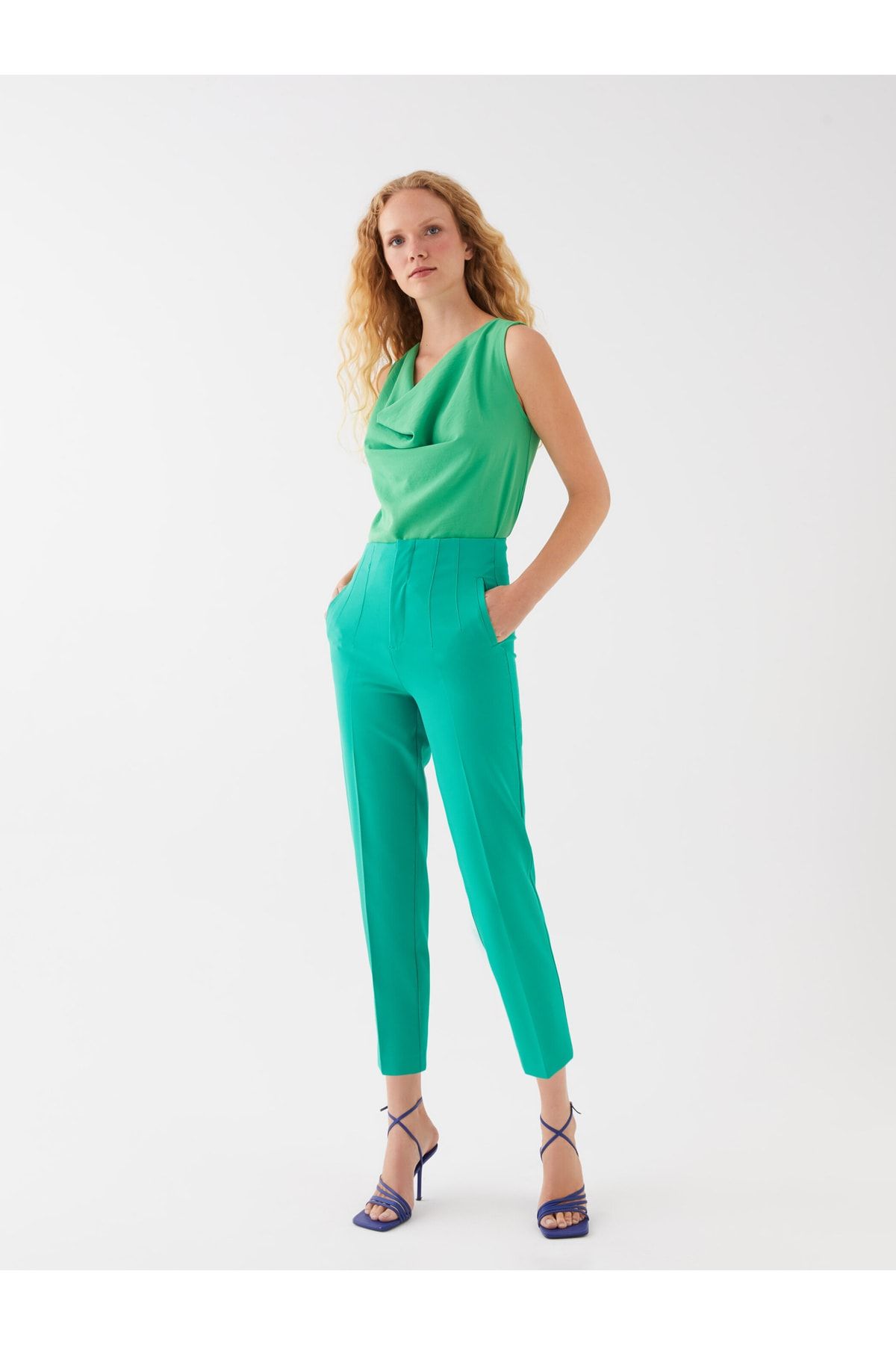 LC Waikiki Hose Grün Karottenhose Fast ausverkauft