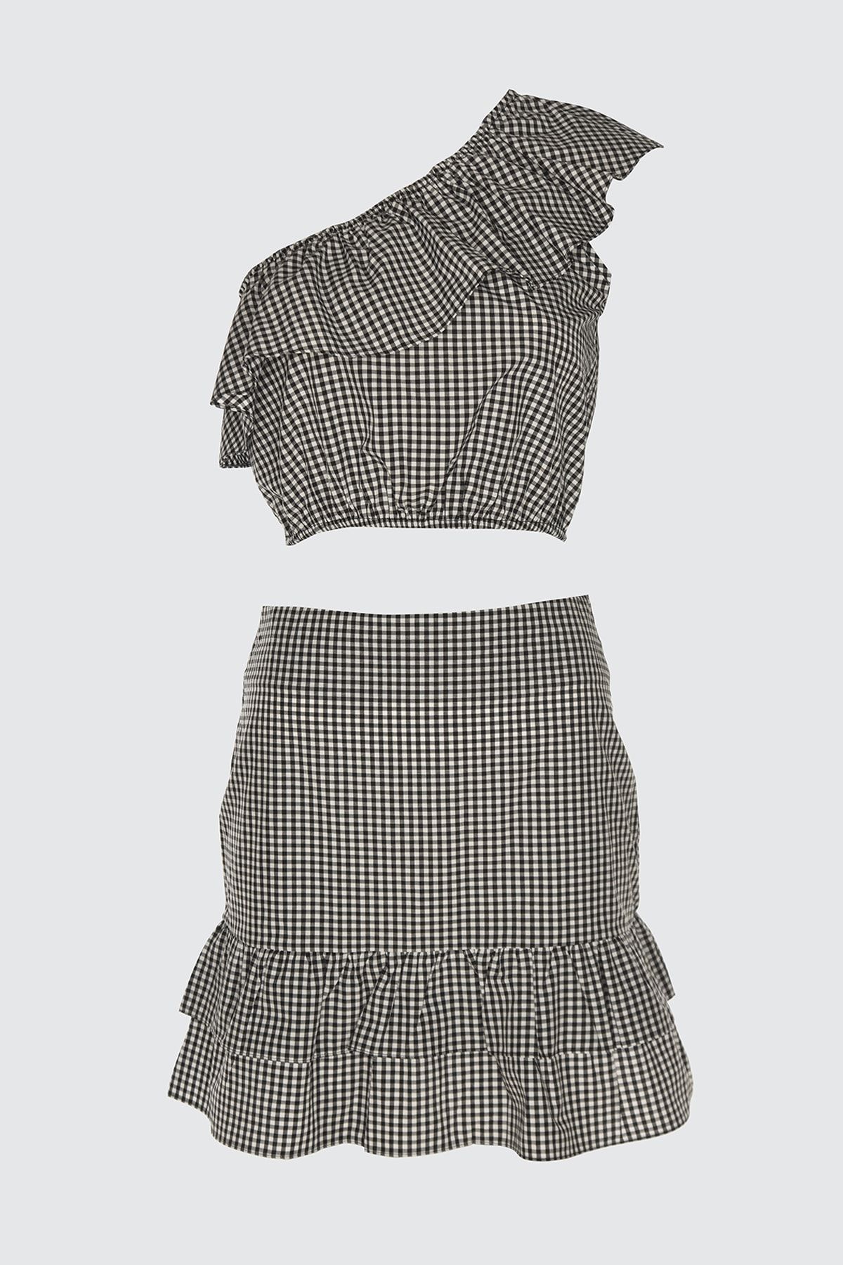 Trendyol Collection-Schwarzer Gingham-Anzug mit Rüschen an einer Schulter und Unterteil TBESS21AU0090 11
