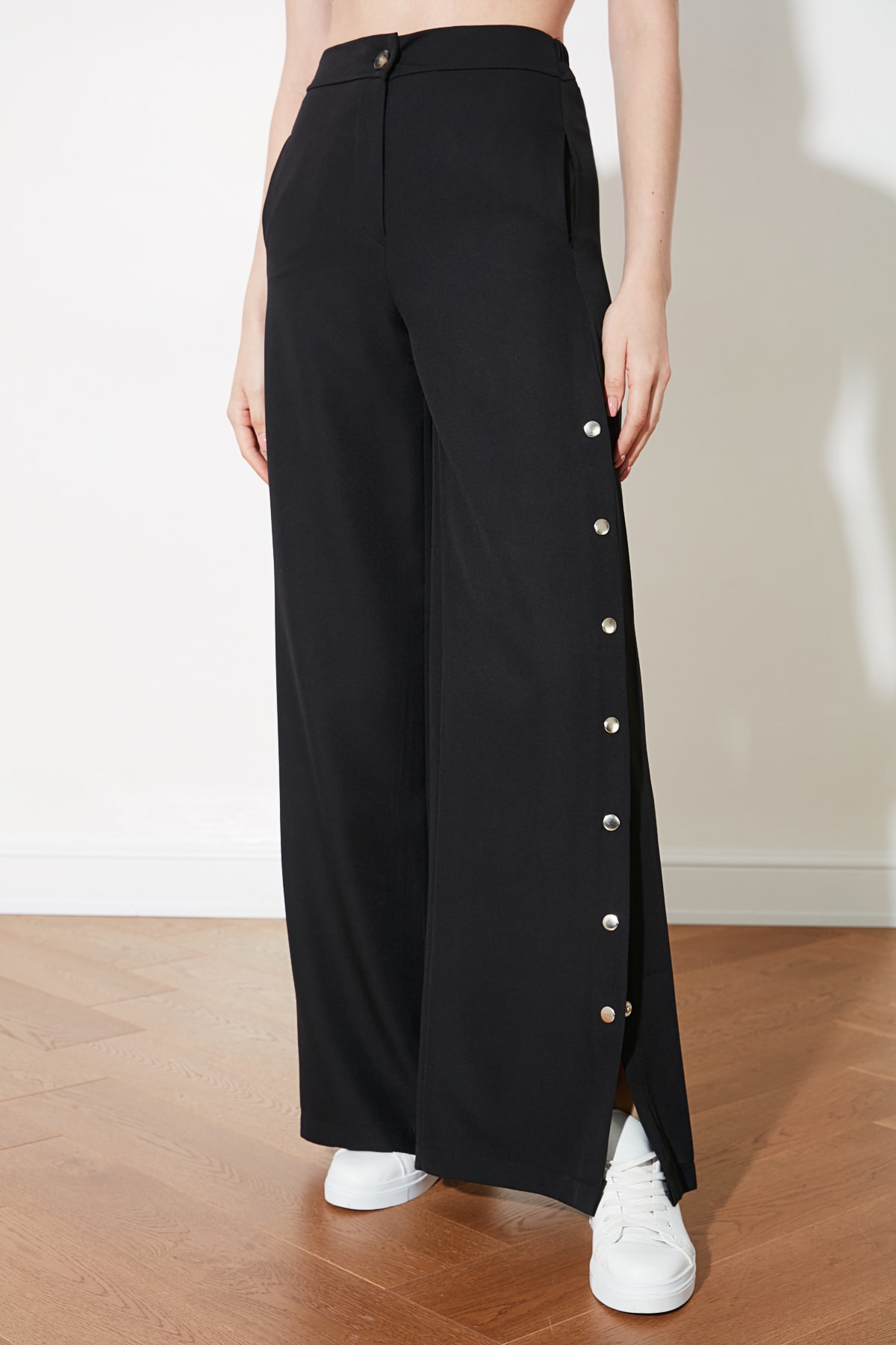  TRENDYOLM?LLA Siyah Wide Leg/Geni? Paça Yanlar? Dü?meli Dokuma Kuma? Pantolon