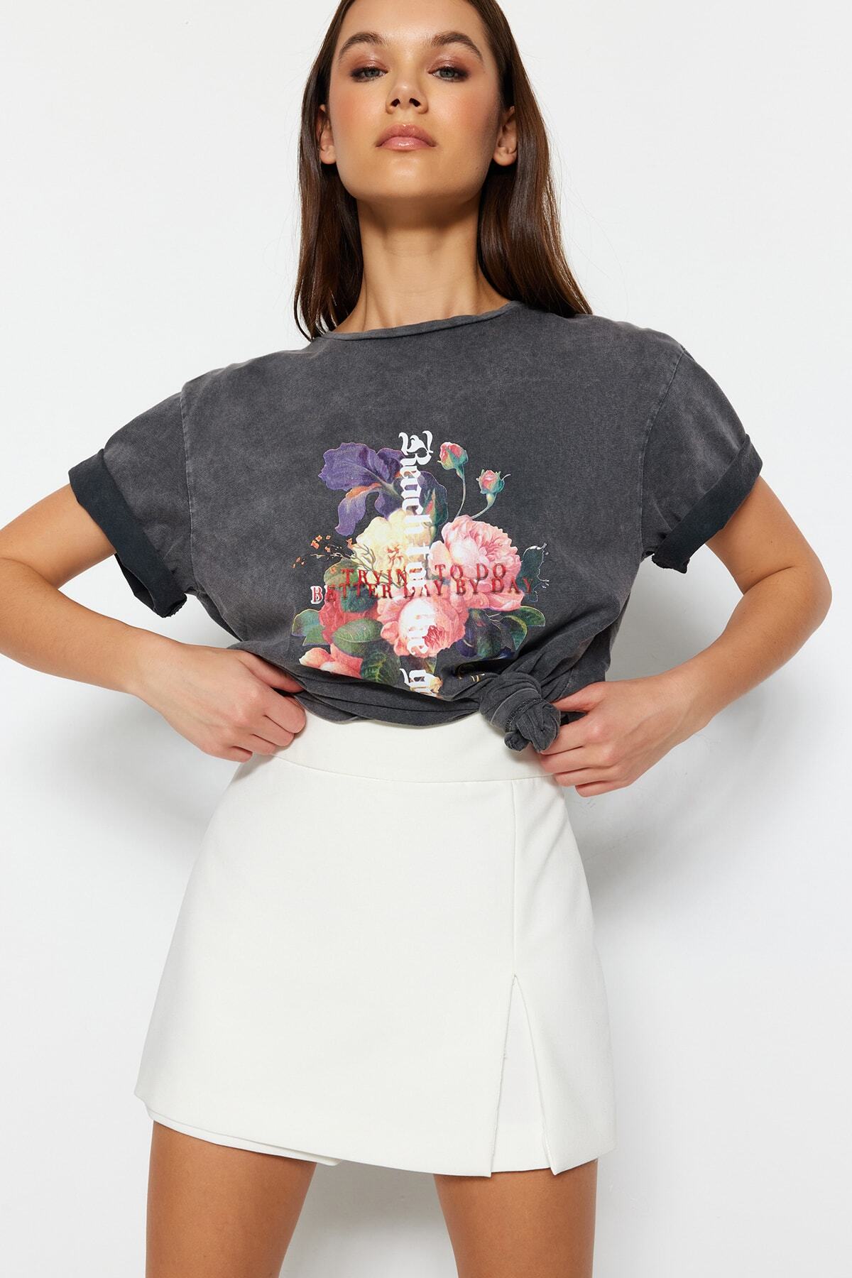 Trendyol Collection-Anthrazitfarbenes, bedrucktes und verblasstes Oversize/Wide-Fit-Strick-T-Shirt aus 100 % Baumwolle TWOSS23TS00281 8