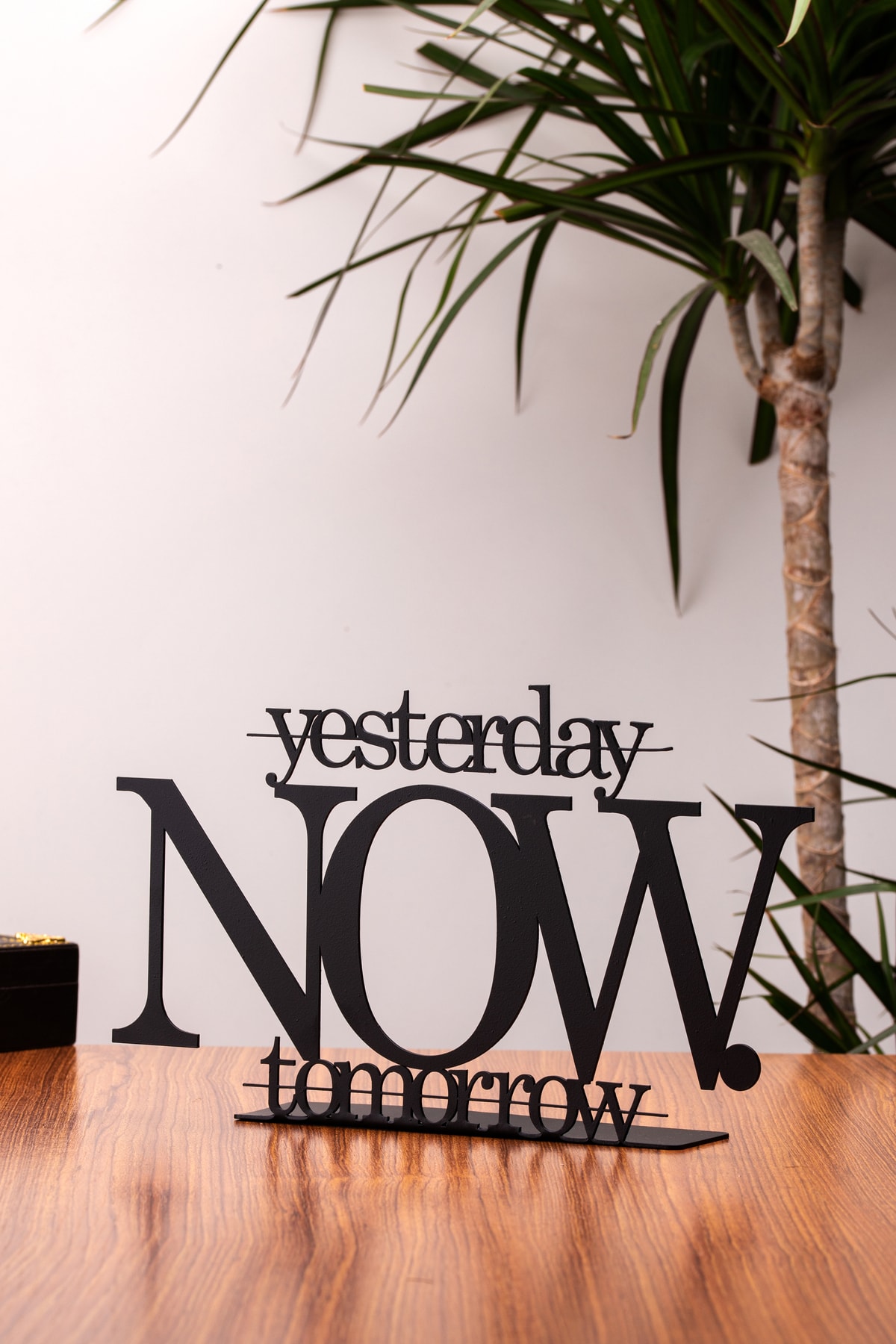 muyika-metal-tabletop-decorative-object-trink