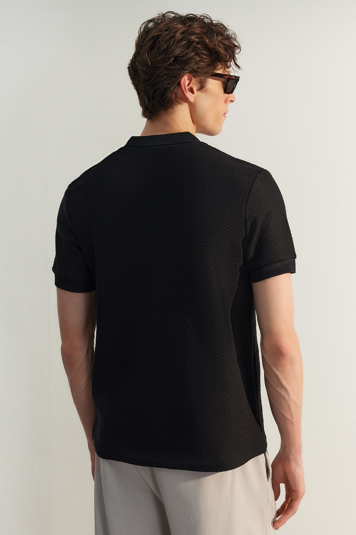 Trendyol Collection Schwarzes Herren-T-Shirt mit normalem/normalem