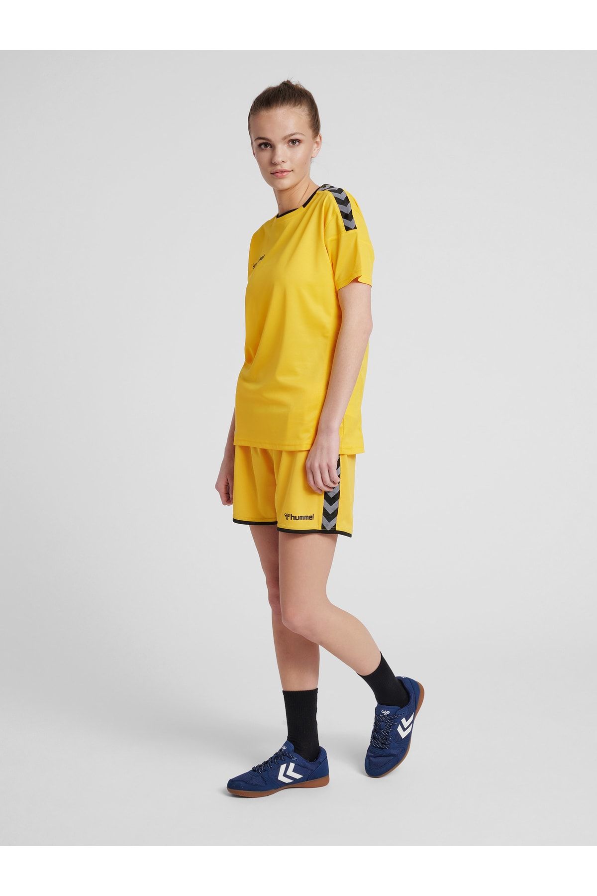 HUMMEL Kurze Sporthose Gelb Mittlerer Bund FN7380