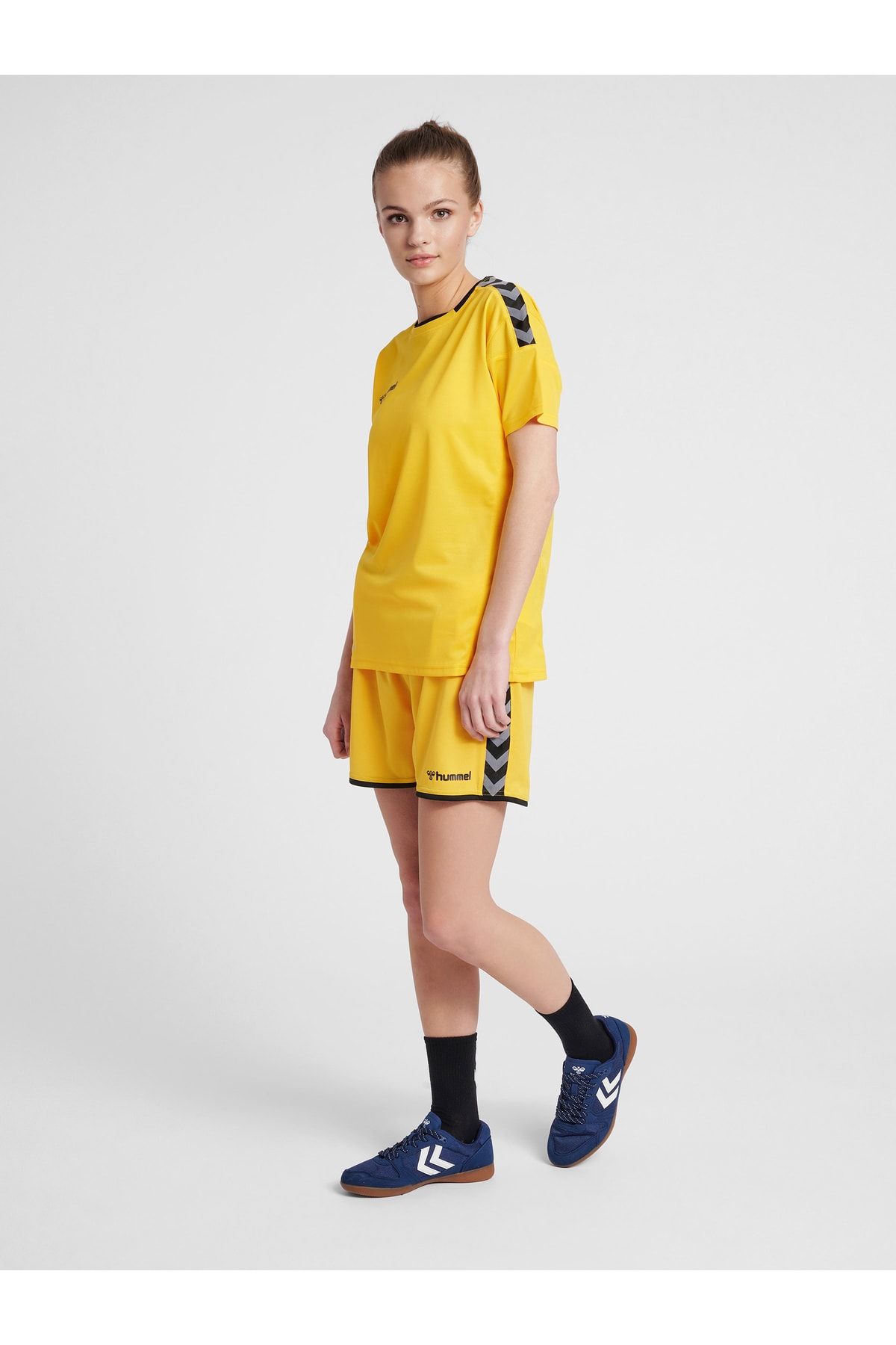 HUMMEL Kurze Sporthose Gelb Mittlerer Bund FN7380