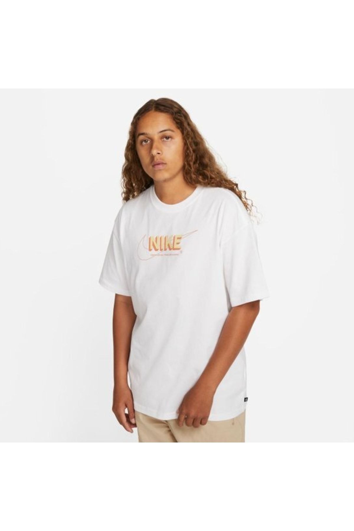 White and gold clearance nike t shirt