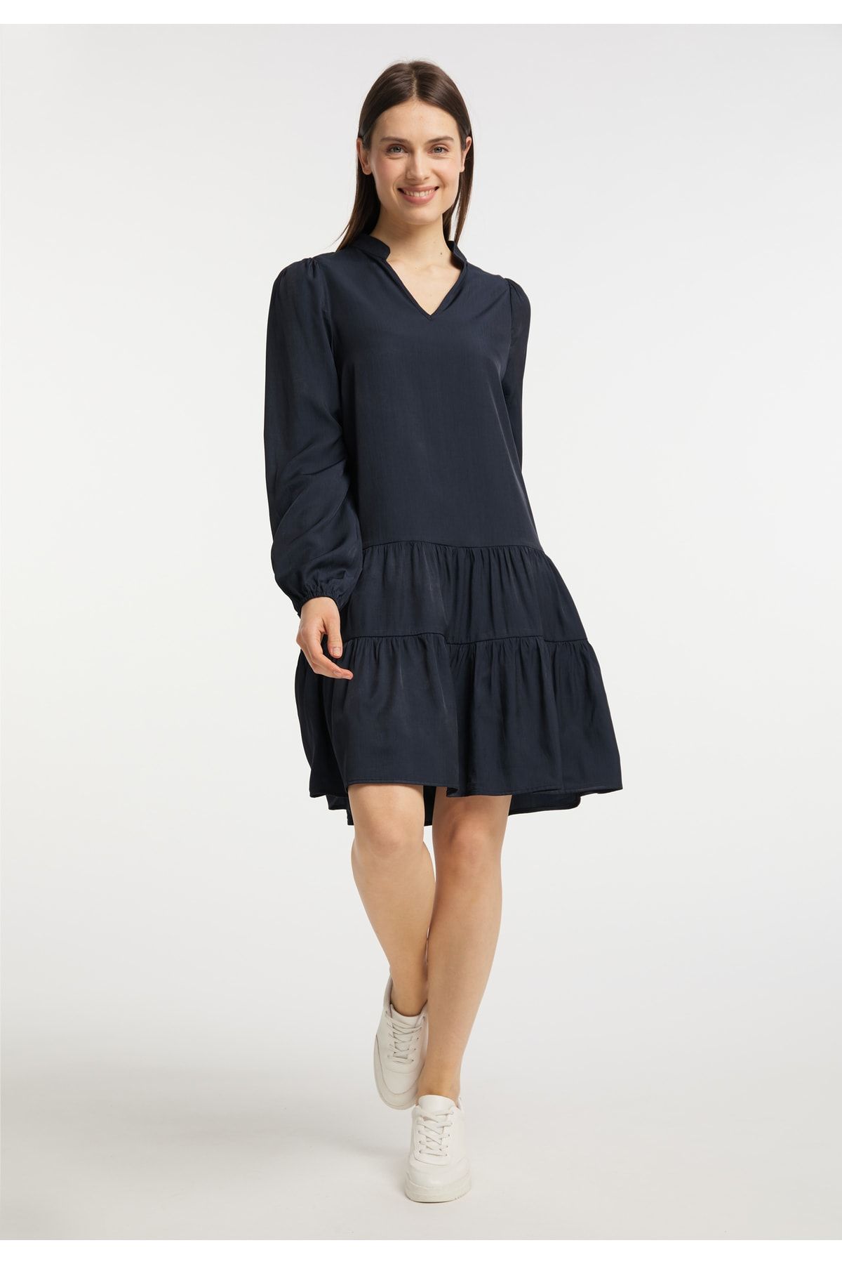 USHA Kleid Blau Basic Fast ausverkauft
