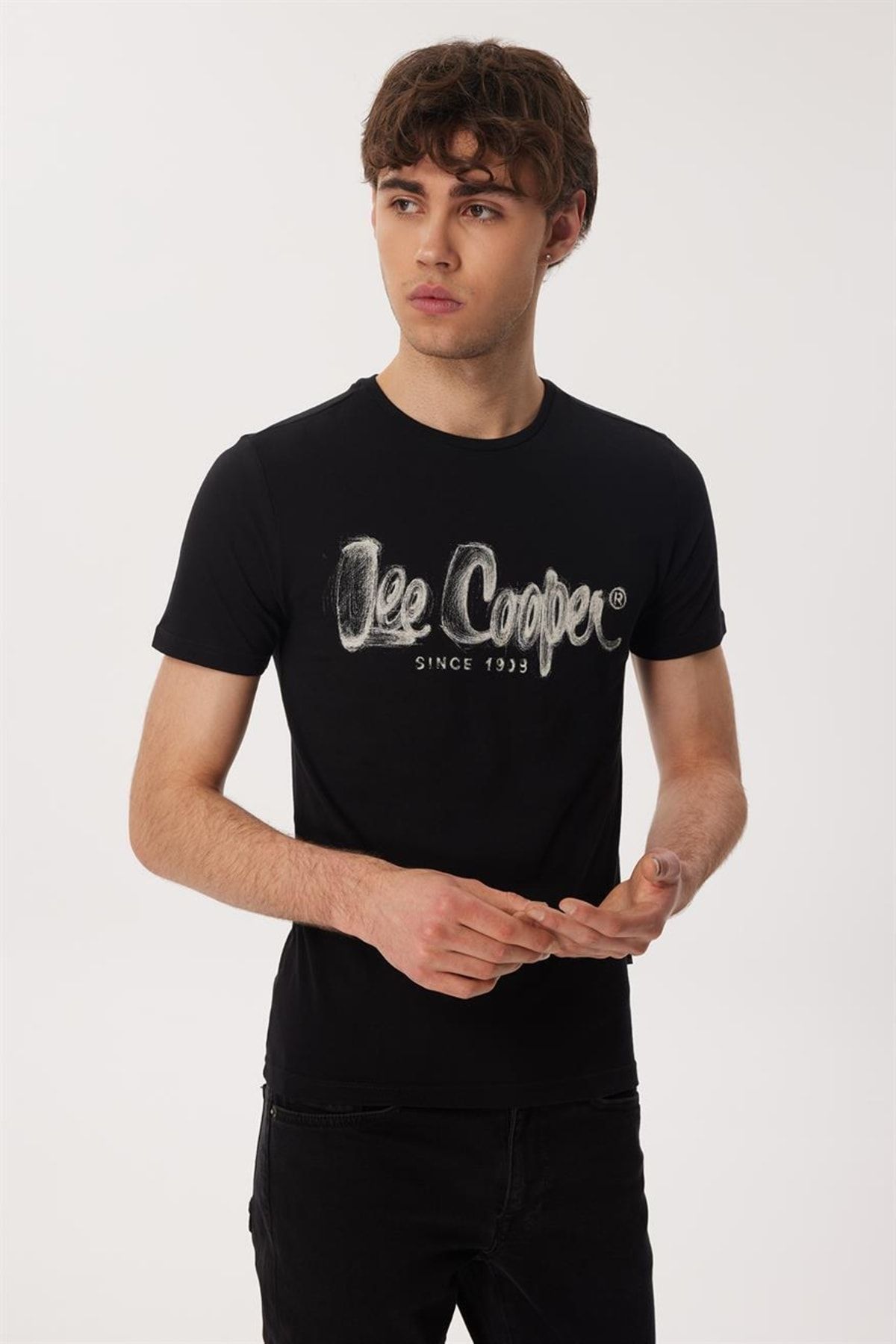 تی شرت مشکی مردانه سیاه 232 LCM 242029 Le DrawingLogo O Yaka Lee Cooper