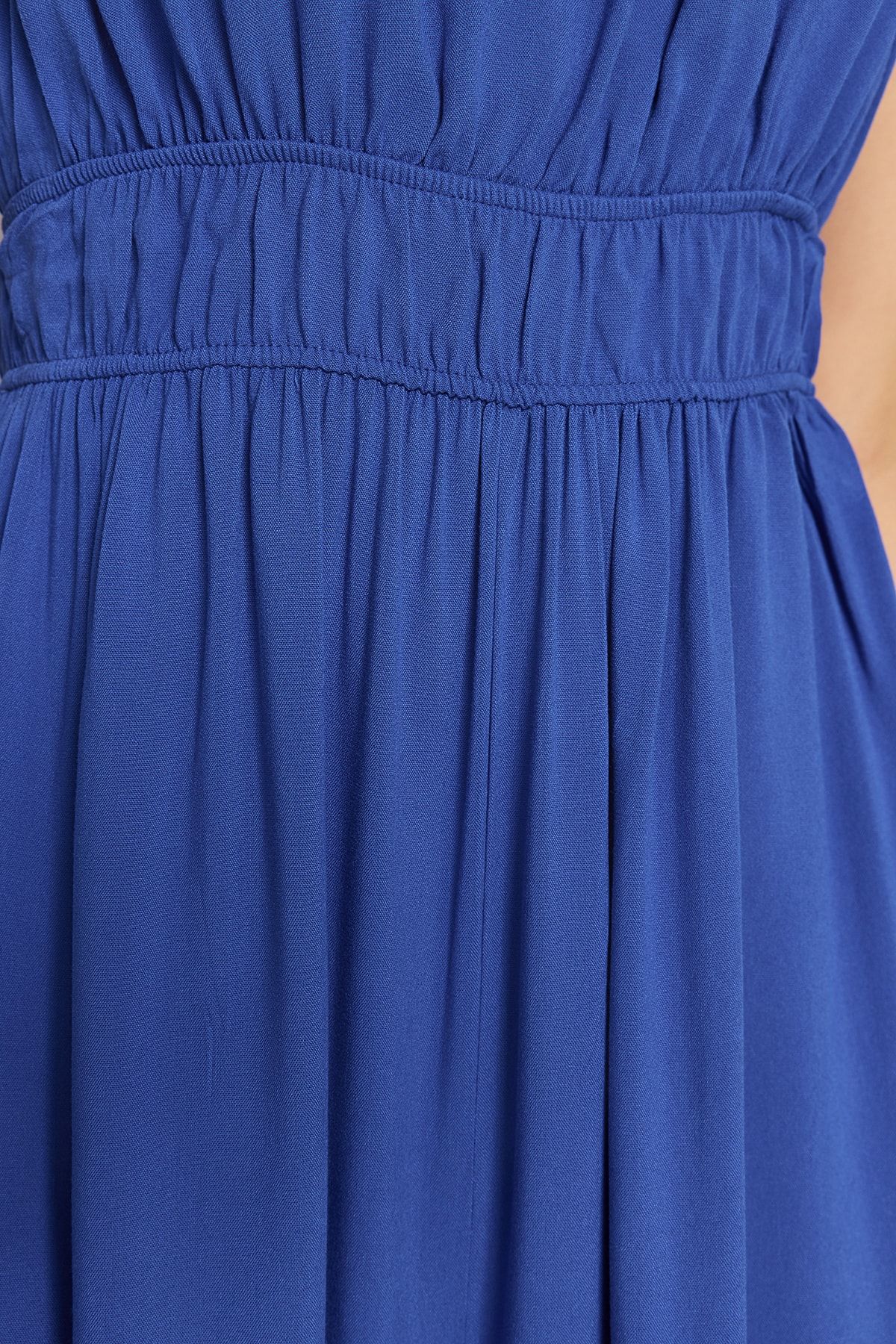 Trendyol Collection-Indigoblauer, gewebter Maxi-Jumpsuit mit weitem Bein und geraffter Taille TWOSS23TU00121 6