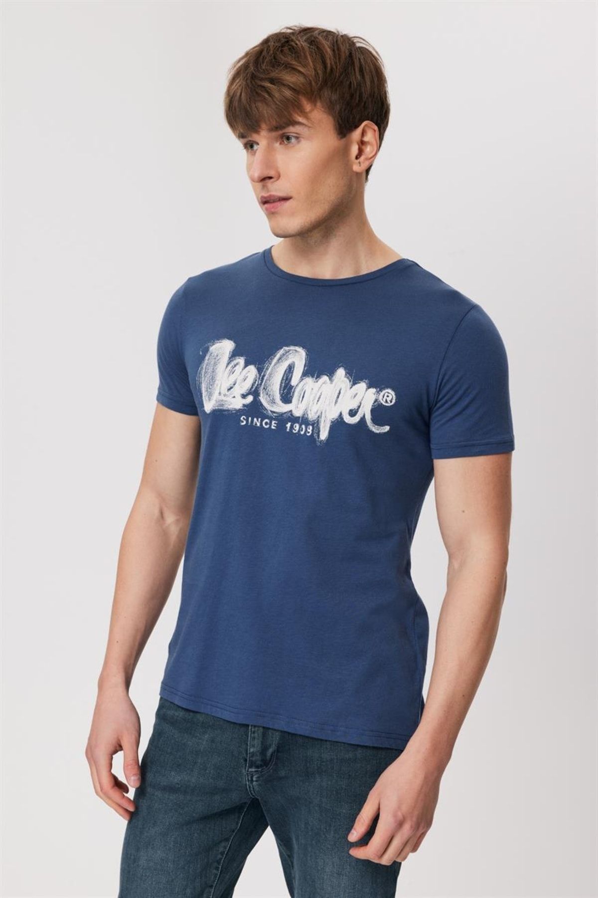تی شرت آبی مردانه نیلی 232 LCM 242029 DrawingLogo o Lee Cooper
