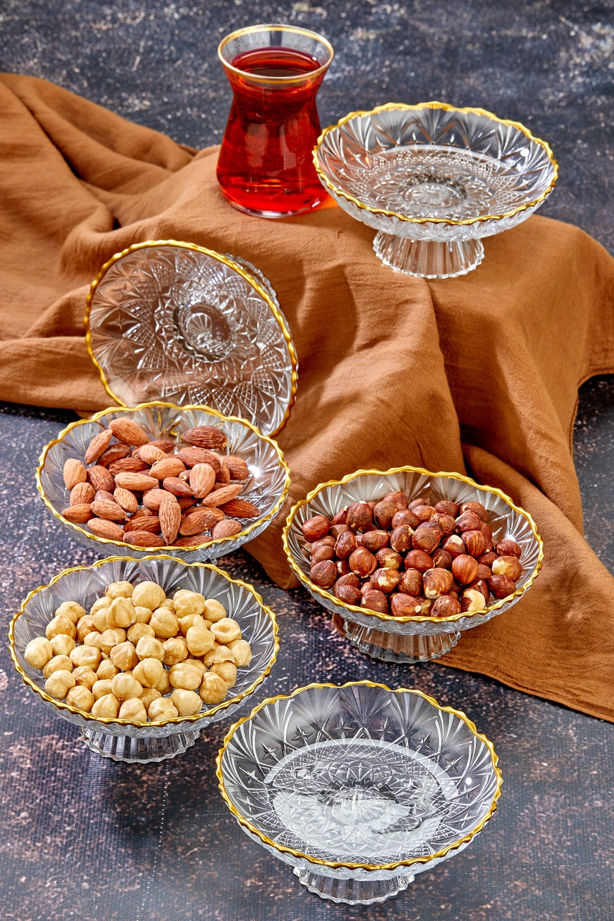 Zeryas Home Altın Yaldızlı Ayaklı Sunumluk Kristal Tabak Çerezlik Lokumluk 6 Adet