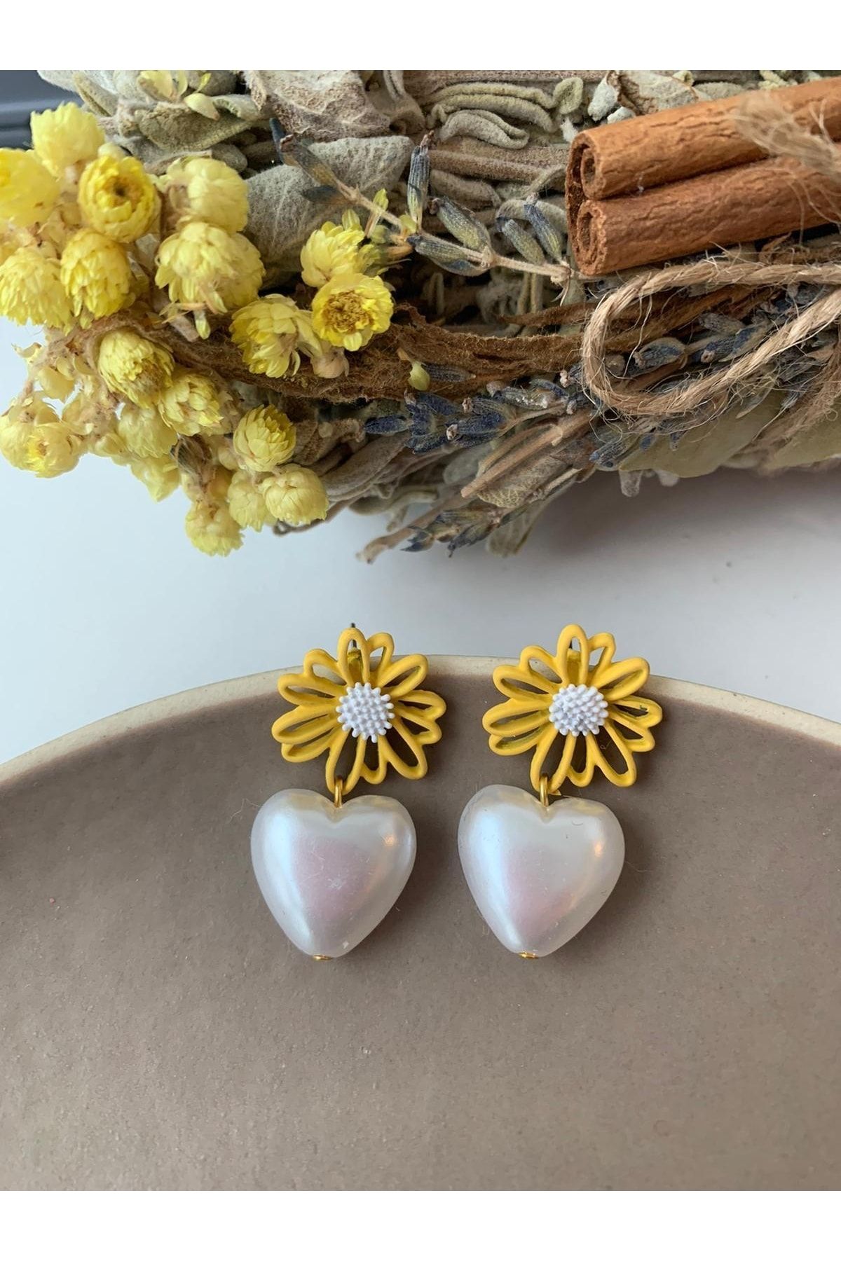 Yellow daisy earrings store