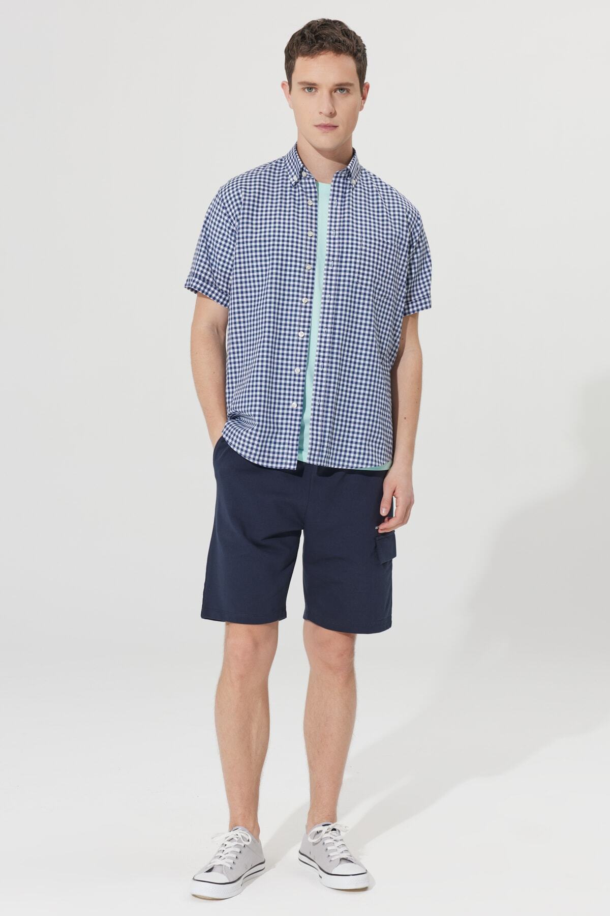 ALTINYILDIZ CLASSICS-Herren-T-Shirt aus Baumwolle mit Gingham-Muster, bequemer Passform und Knopfleiste, Weiß/Marineblau 2