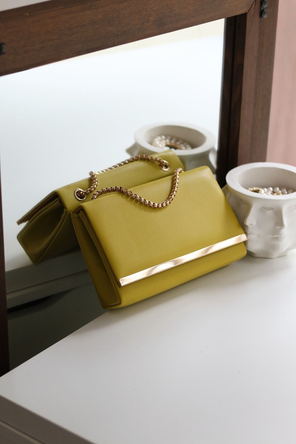 Neon best sale chain bag