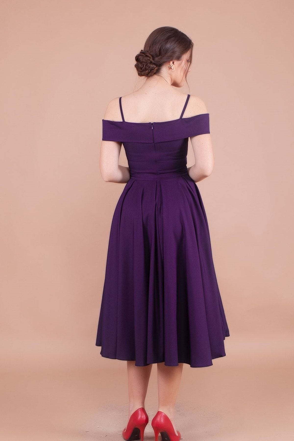 lovebox Women s Flexible Atlas Fabric Low Shoulder Detailed