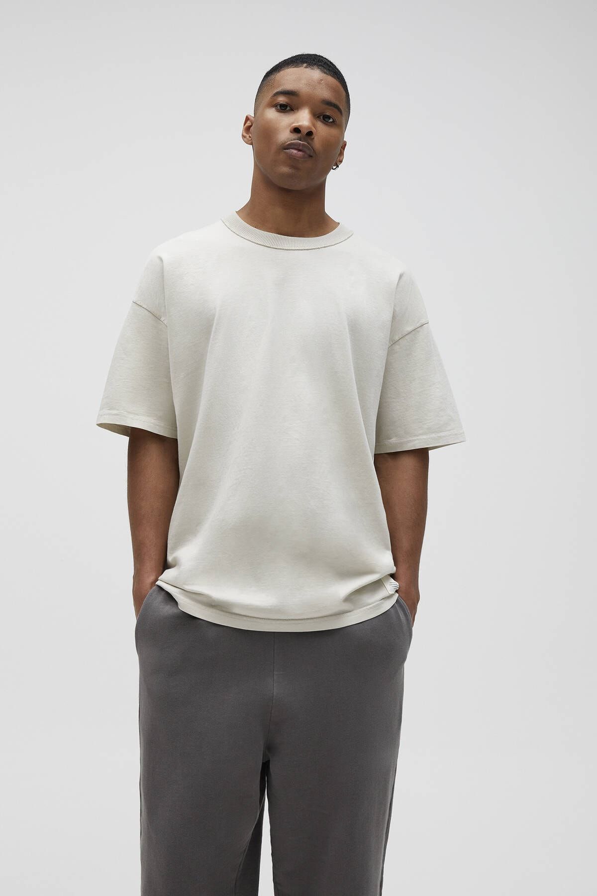 pull bear erkek kemik basic loose fit t shirt 04241517 fiyati yorumlari trendyol