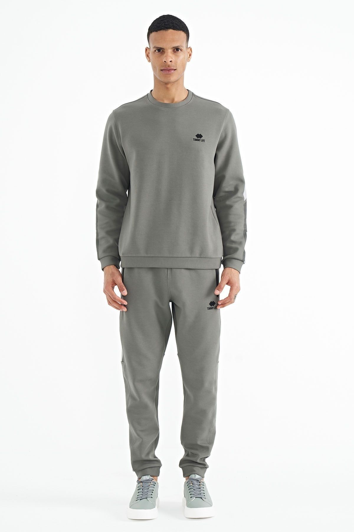 Nike foundation hotsell crew joggers