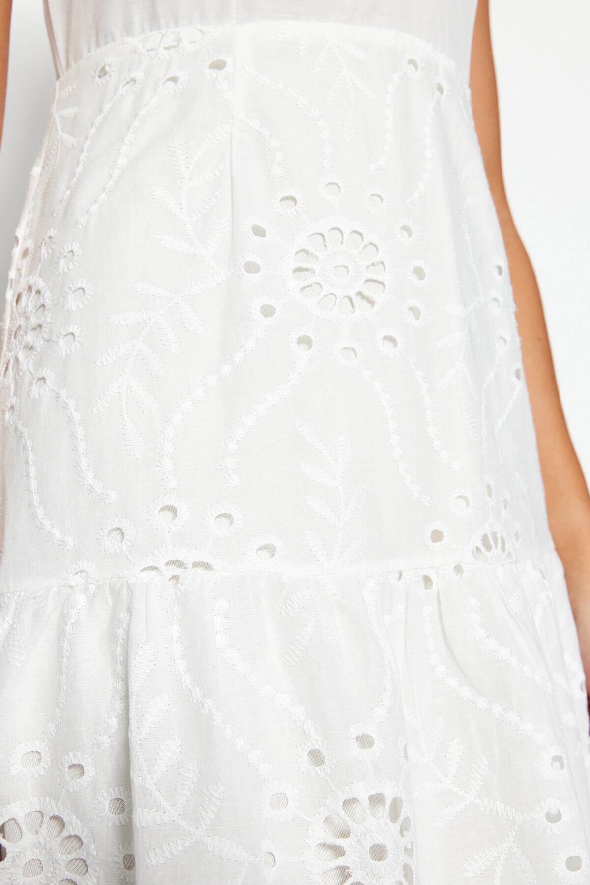 Trendyol Collection-Λευκή μέση που ανοίγει υφασμένο φόρεμα με φόδρα με κέντημα TWOSS23EL00156 4