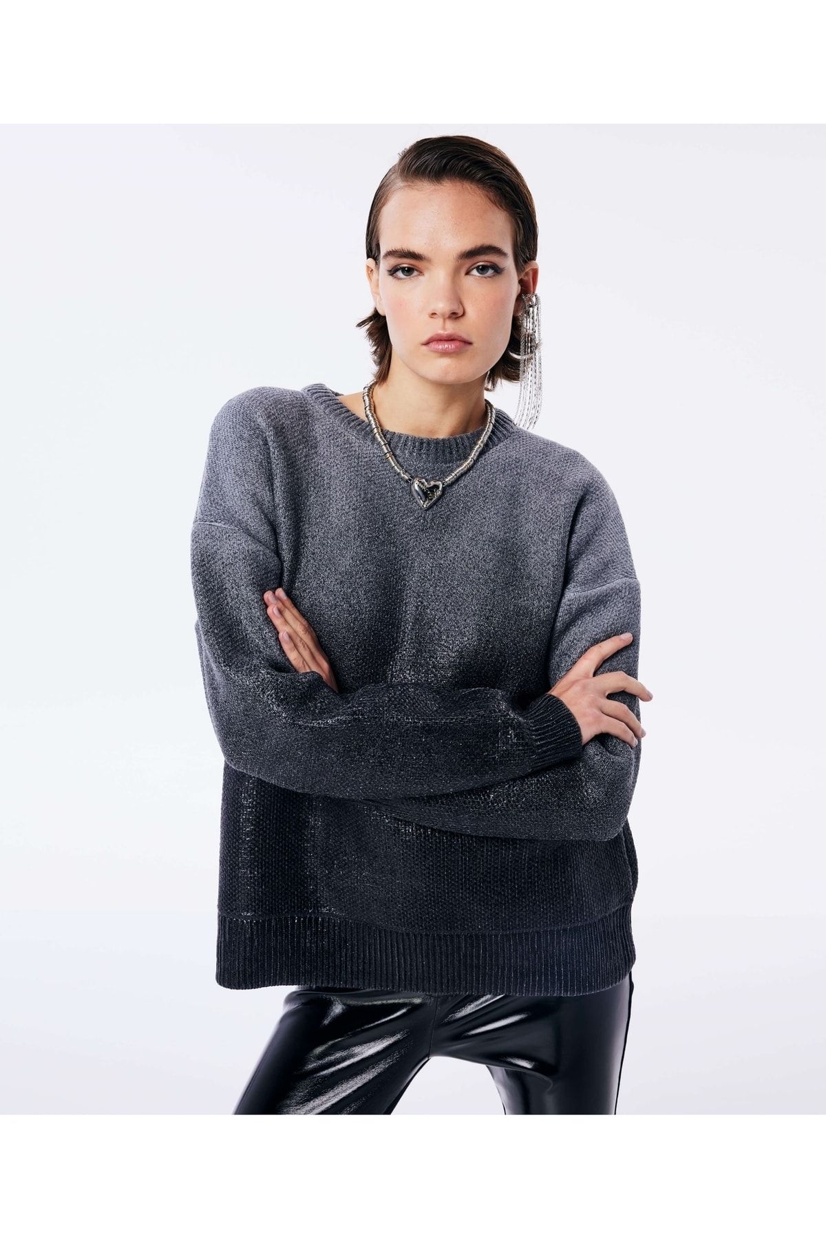 Twist-Gradient Color Transition Sweater 2
