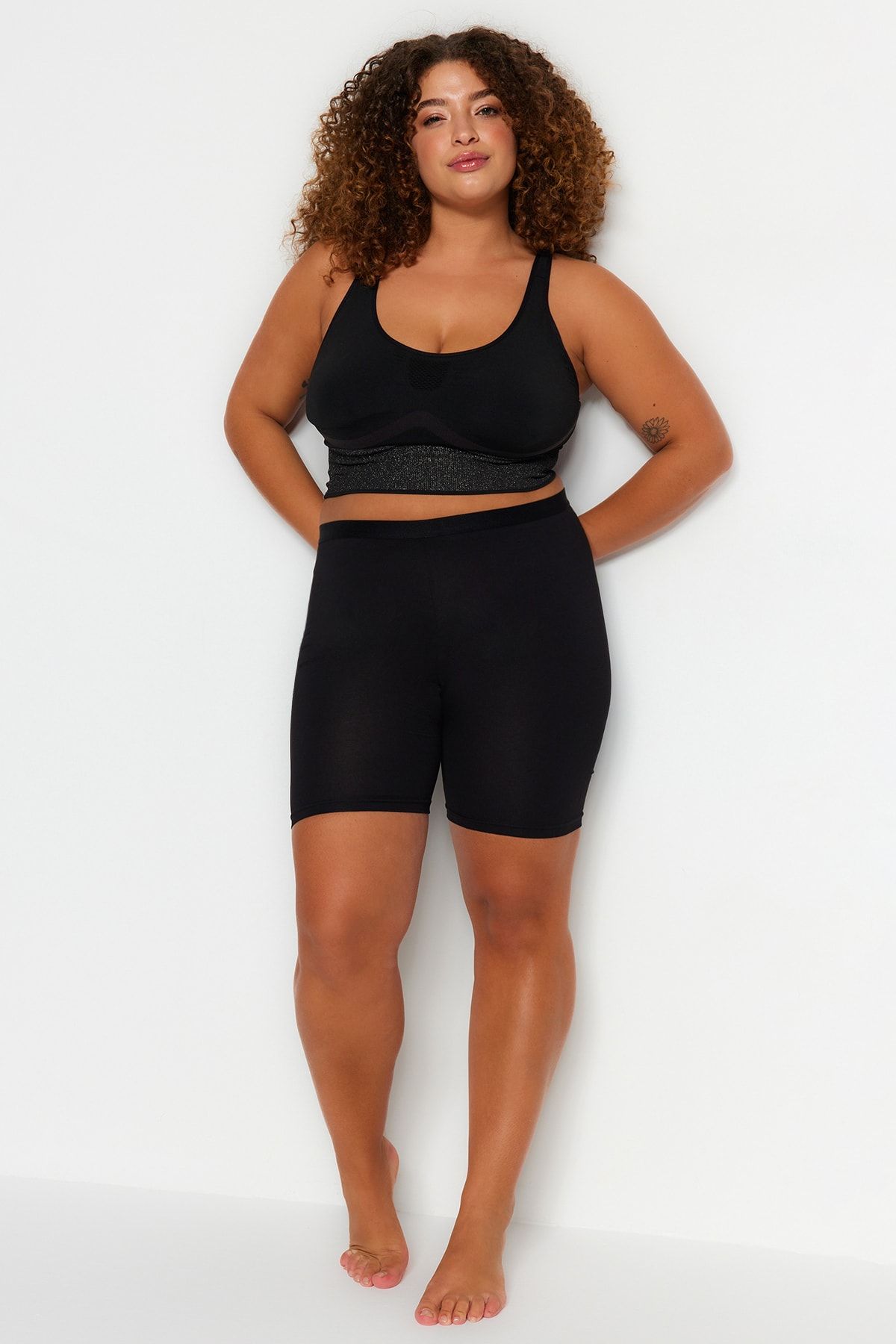 Trendyol Curve-Fekete rövid hosszúságú, magas derekú kötött nagyméretű leggings TBBSS23BV00001 3