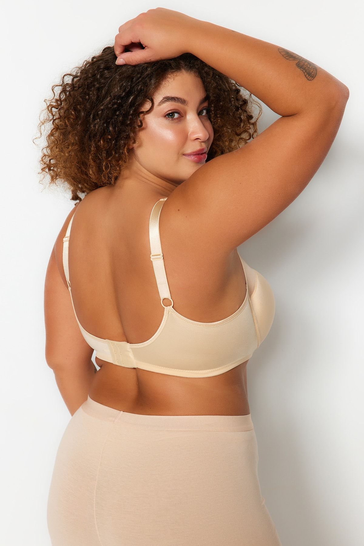 Trendyol Curve-Plus Size BH mit Raffung und Mesh-Details – festes Finish, bügelbar TBBAW23CW00004 5