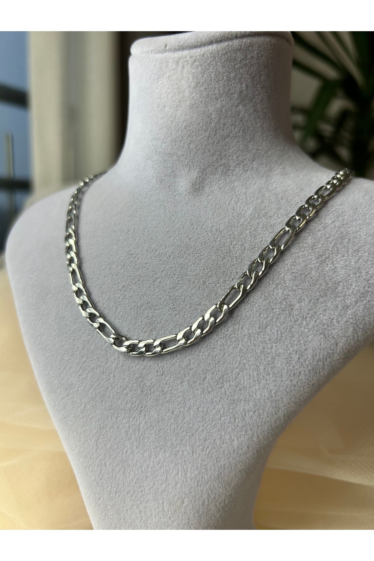 In 2025 style necklaces