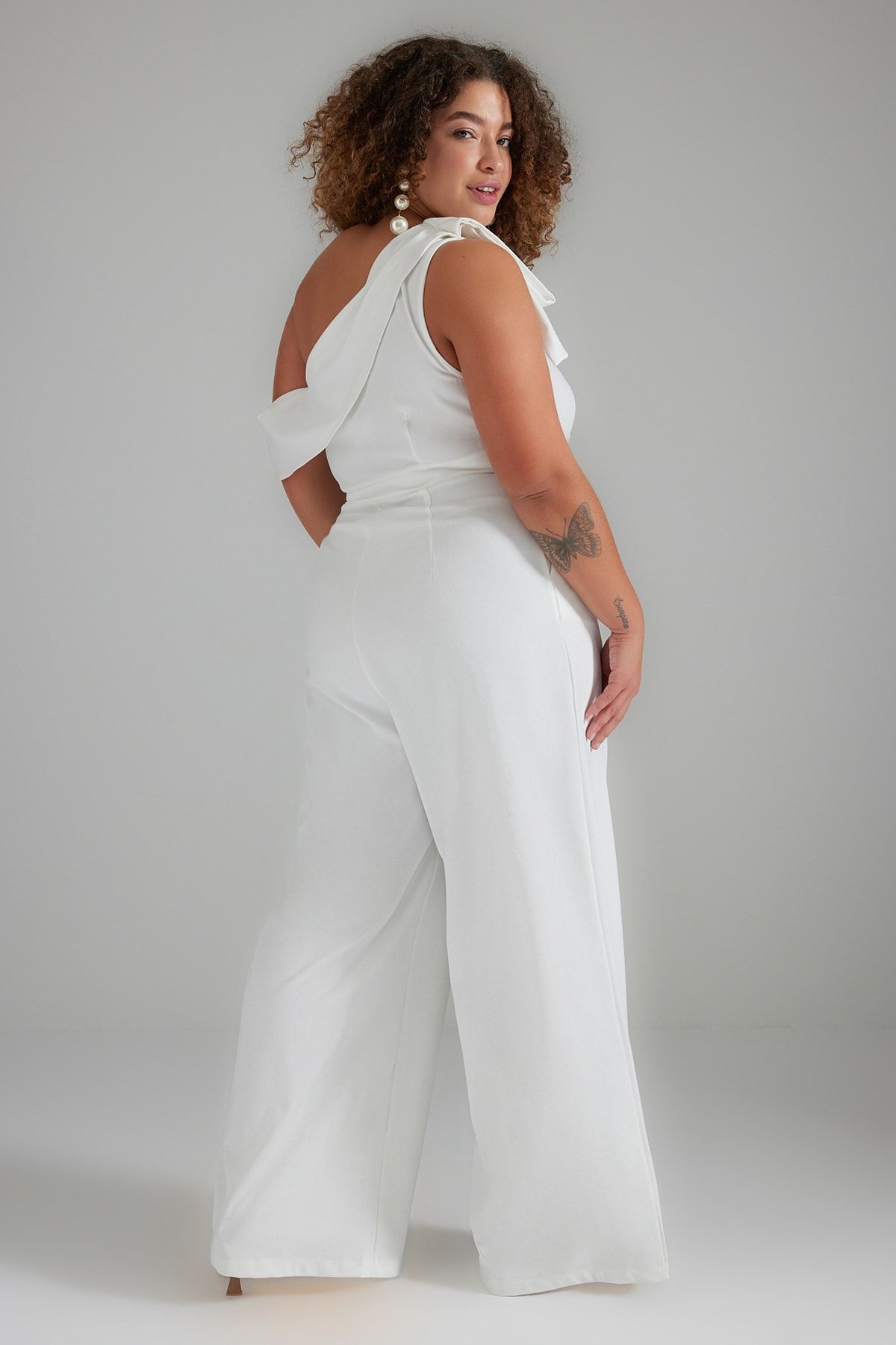 Trendyol Curve White One Shoulder Bow Woven Bridal Jumpsuit