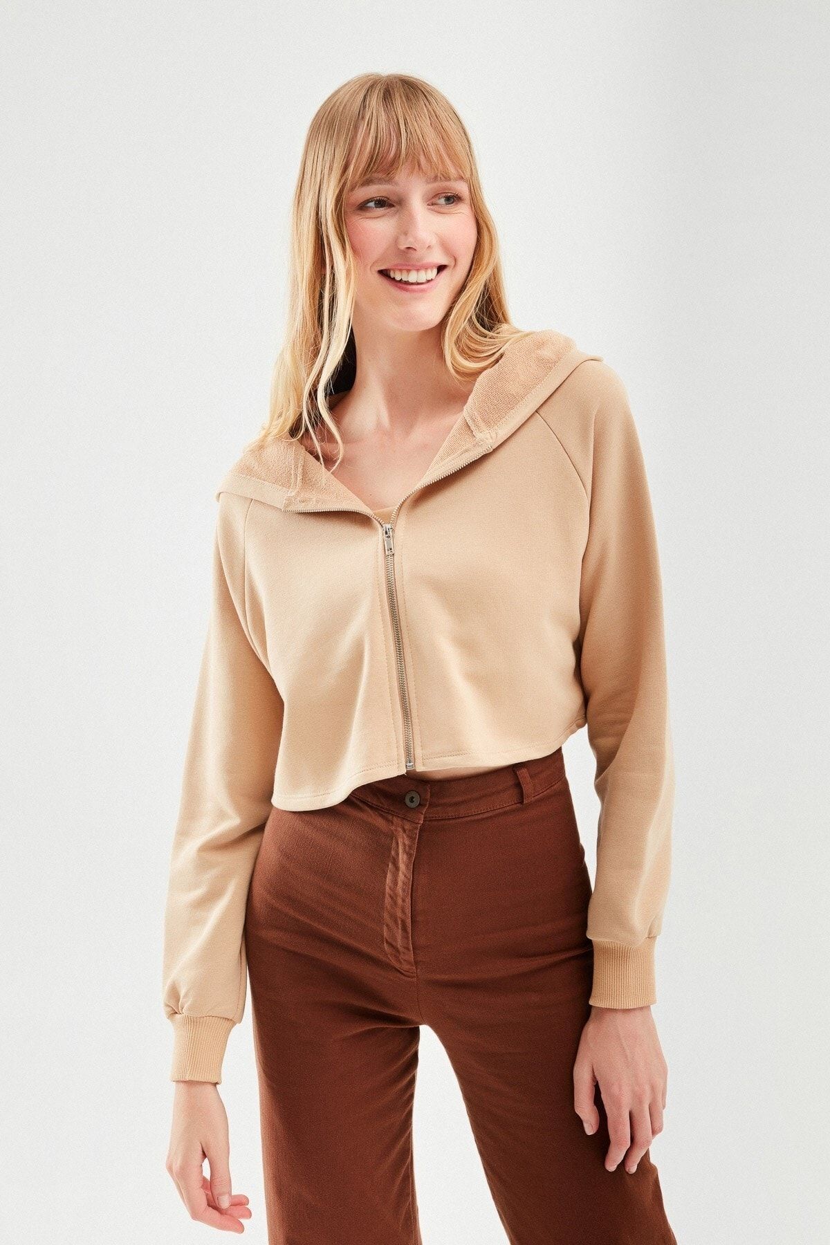 Beige sales cropped sweatshirt