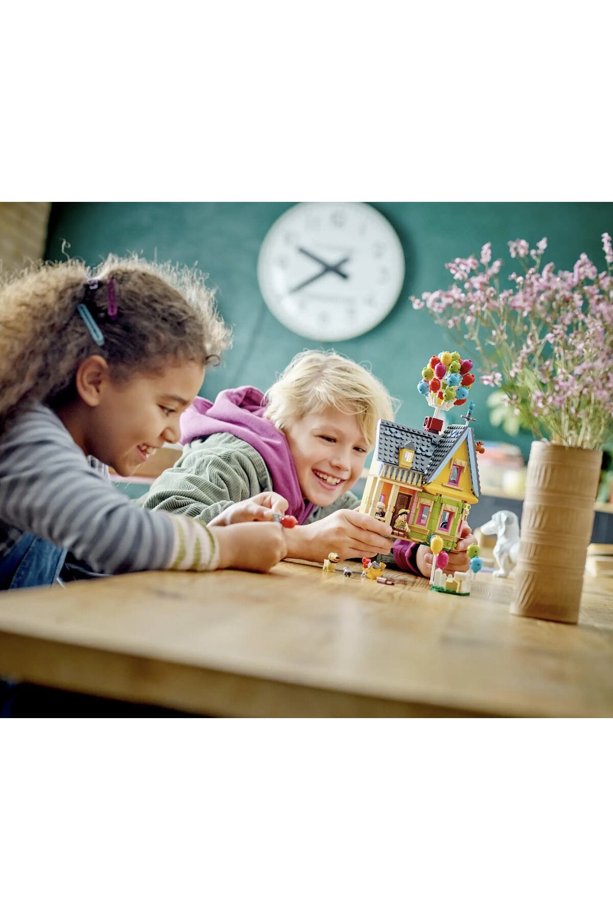 LEGO Icons Disnep 43217 “yukarı Bak” Evi V29 (598 Parça) fotoğrafı 3 (önizleme)