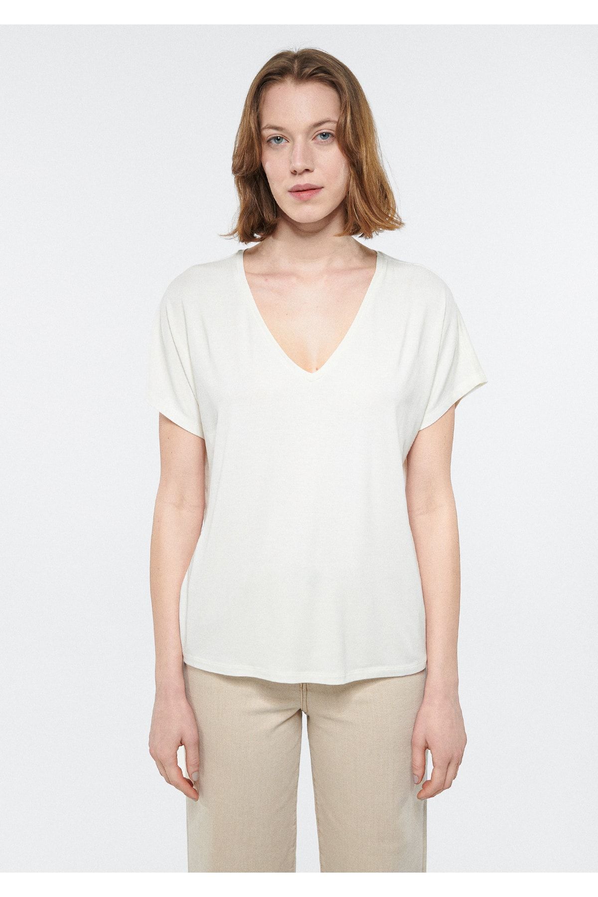 Natural Dye V Yaka Beyaz Tişört Slim Fit / Dar Kesim 1611190-83902