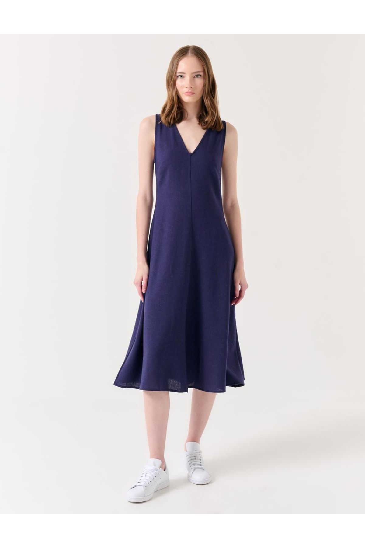 Deep v neck sleeveless dress clearance