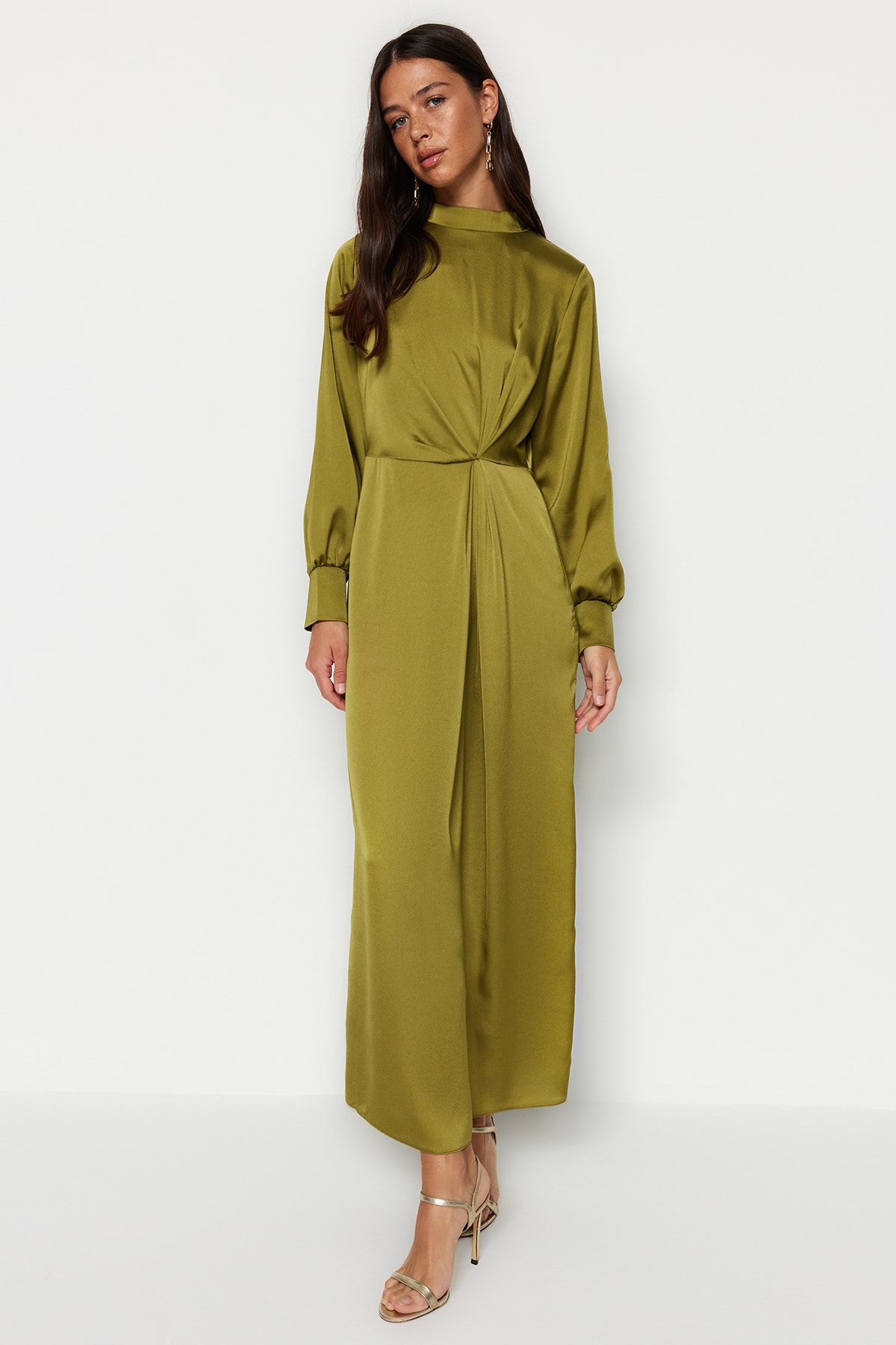 Trendyol Modest-Ölgrünes Satin-Abendkleid mit geraffter Taille TCTSS23DB00043 2