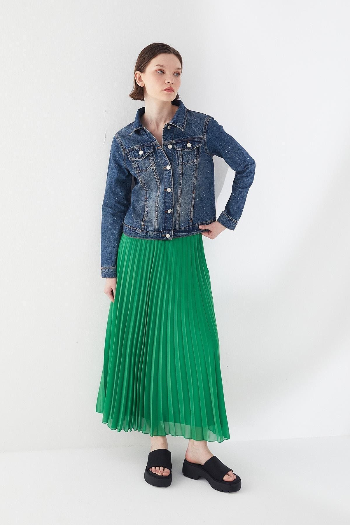 Green pleated deals chiffon skirt