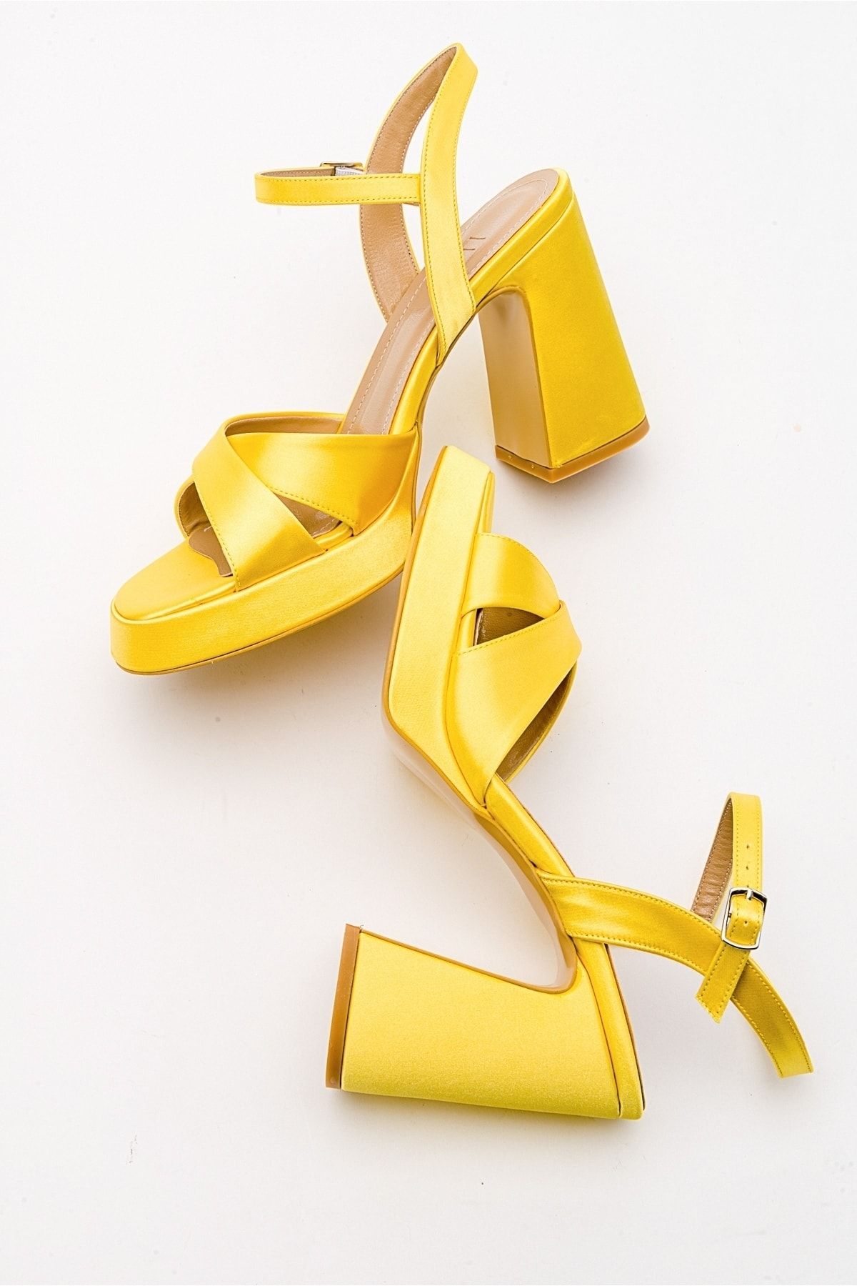 کفش پاشنه کلاسیک زرد زنانه ساتن للو luvishoes