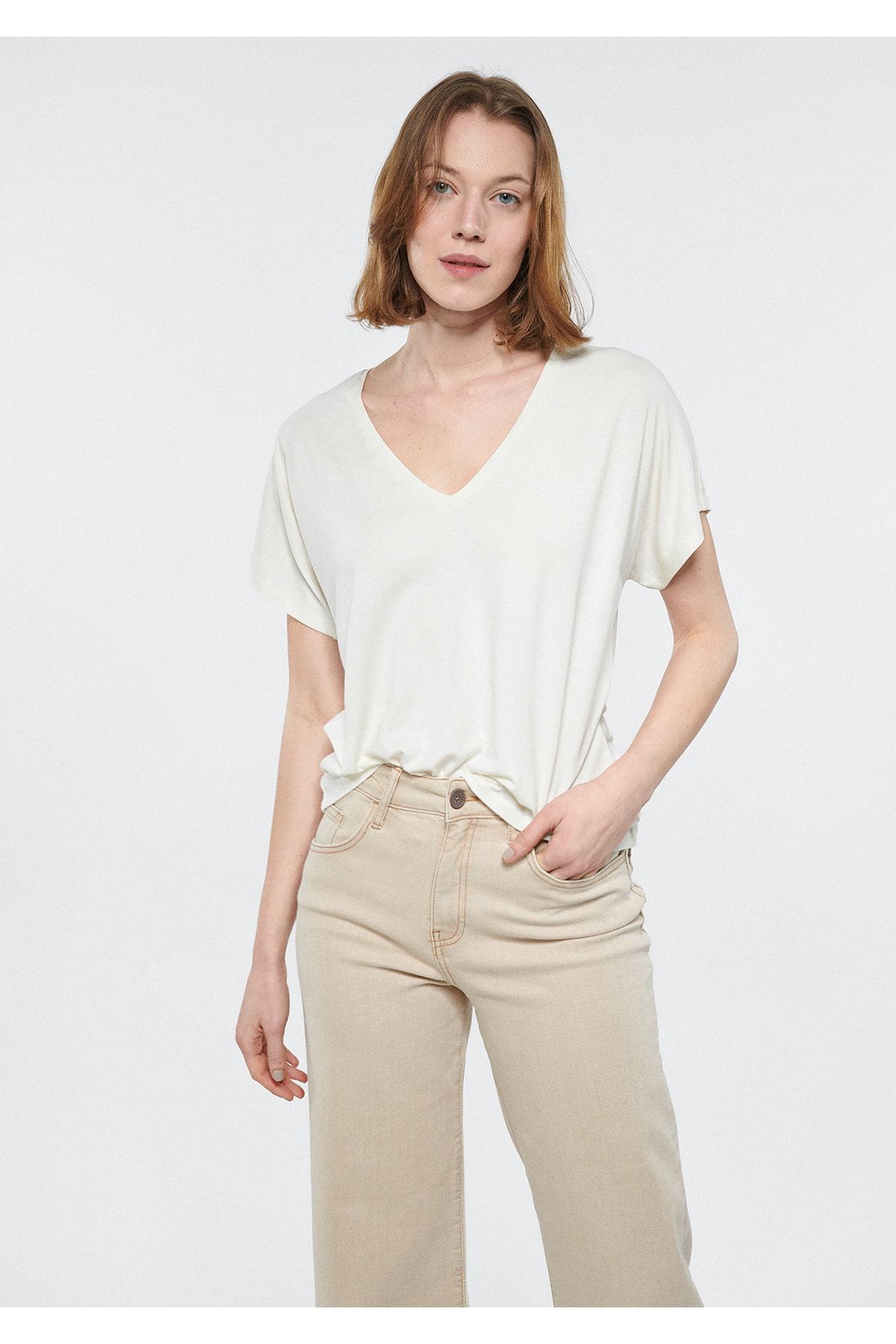 Natural Dye V Yaka Beyaz Tişört Slim Fit / Dar Kesim 1611190-83902