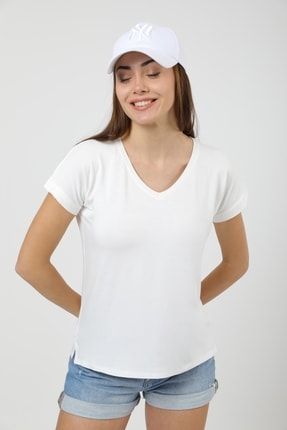 Kadın Ekru V Yaka Yırtmaç Detaylı Basic T-Shirt MDTRN12363