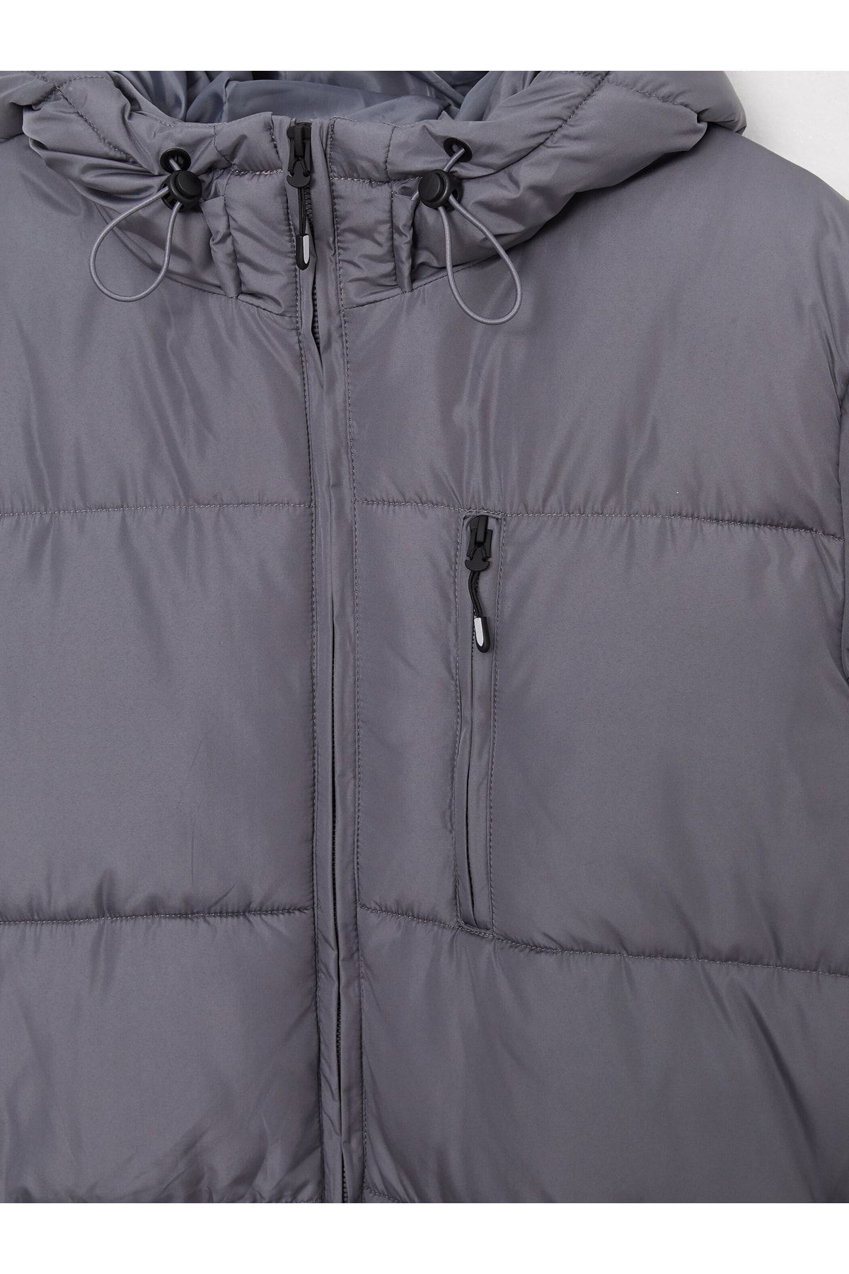 LC Waikiki-Lange Pufferjacke für Herren mit Kapuze und bequemer Passform 3