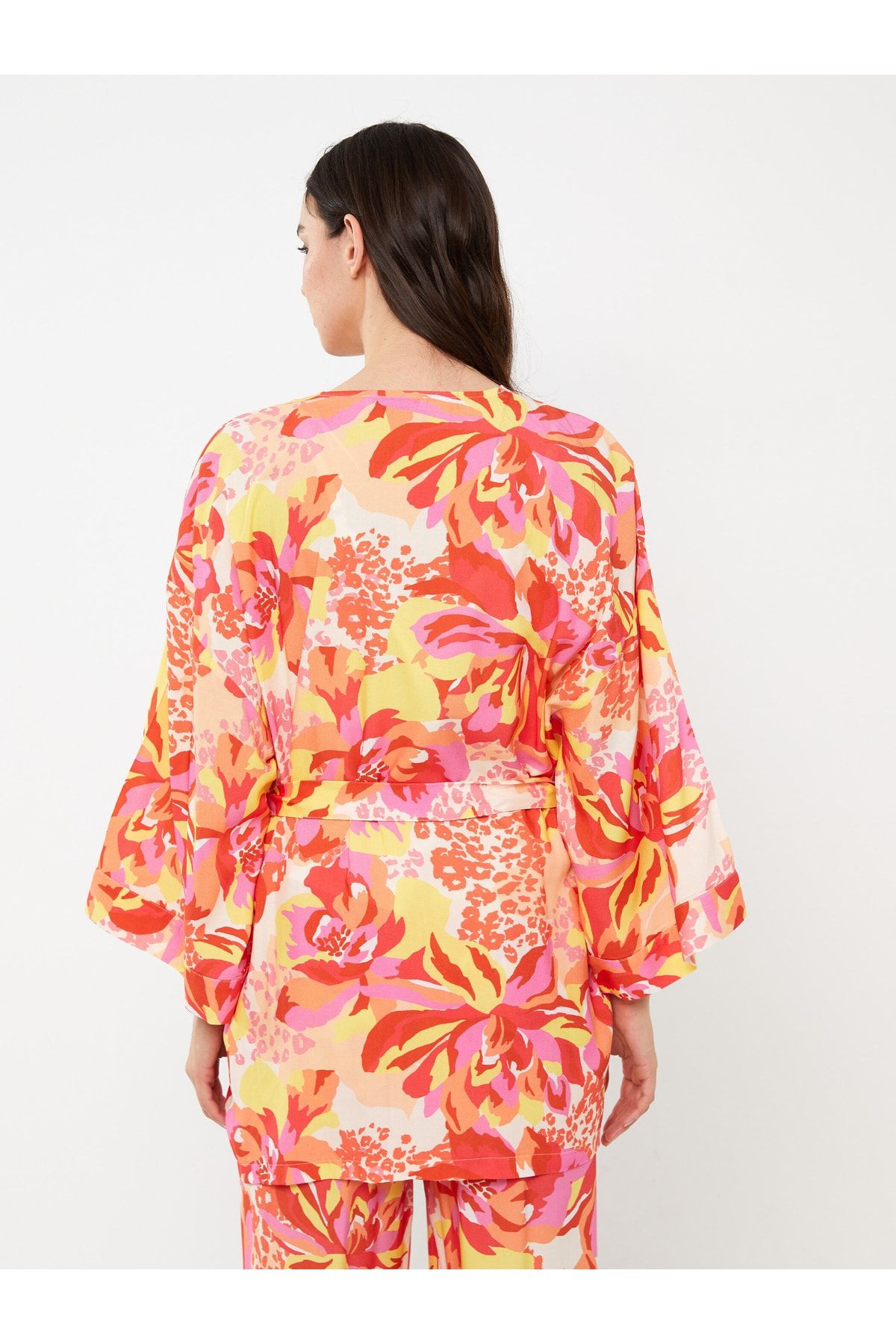 Şal Yaka Desenli Uzun Kollu Oversize Kadın Kimono