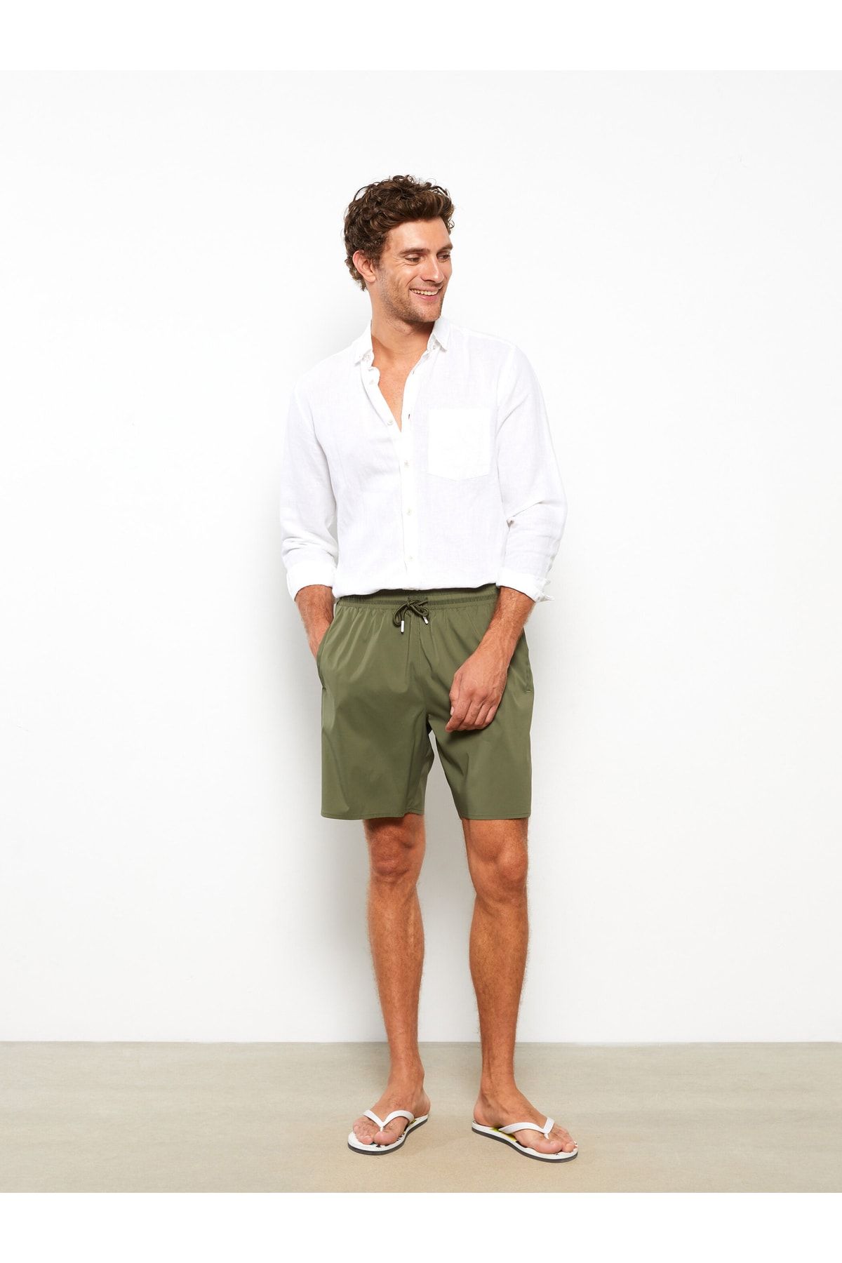 LC Waikiki Shorts Khaki Mittlerer Bund Fast ausverkauft