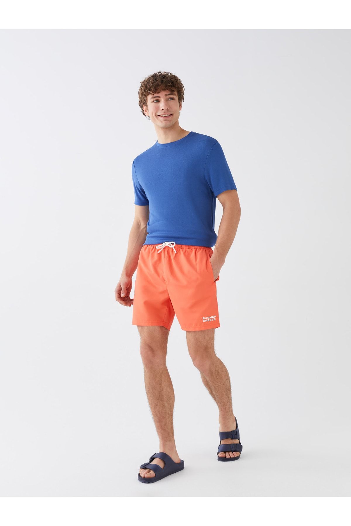LC Waikiki Shorts Rot Mittlerer Bund Fast ausverkauft
