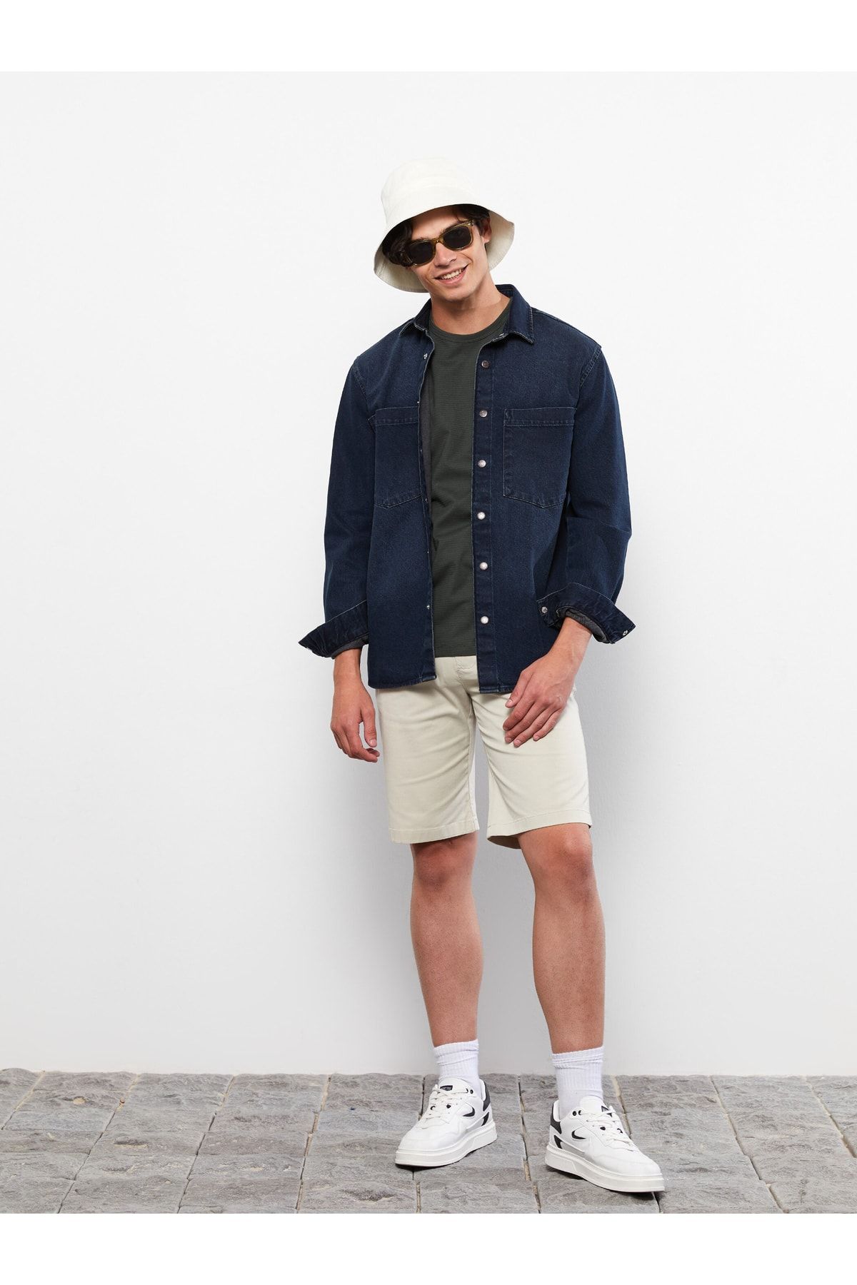 LC Waikiki Shorts Grau Mittlerer Bund Fast ausverkauft