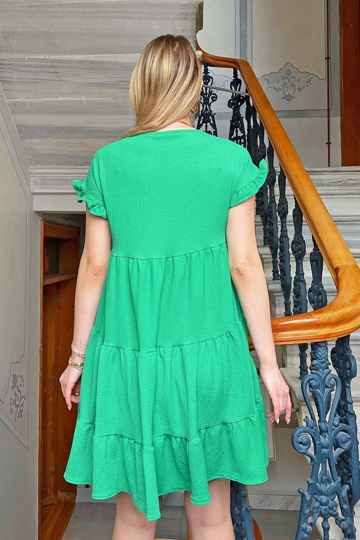 Swist Grünes mehrlagiges Damen-Minikleid mit V-Ausschnitt - Trendyol