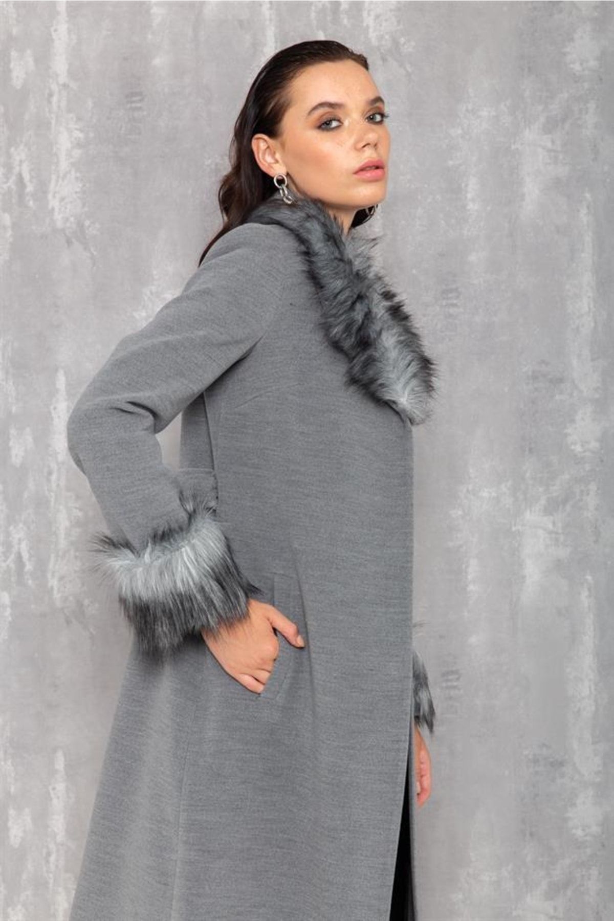 Concept. Men s Medium Length Coat with Mobile Fur Collar and Cuffs
