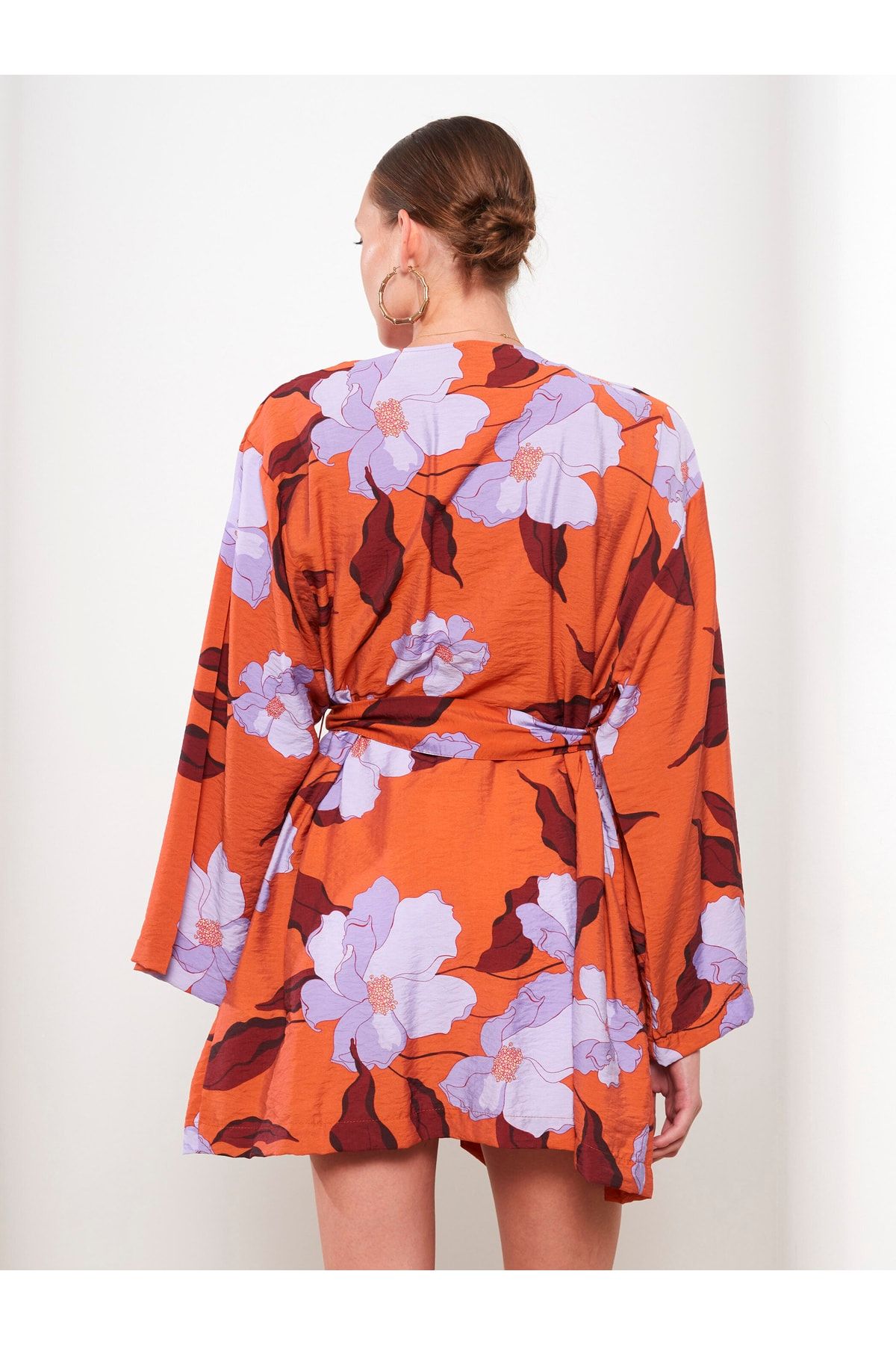 Şal Yaka Çiçekli Uzun Kollu Kadın Kimono