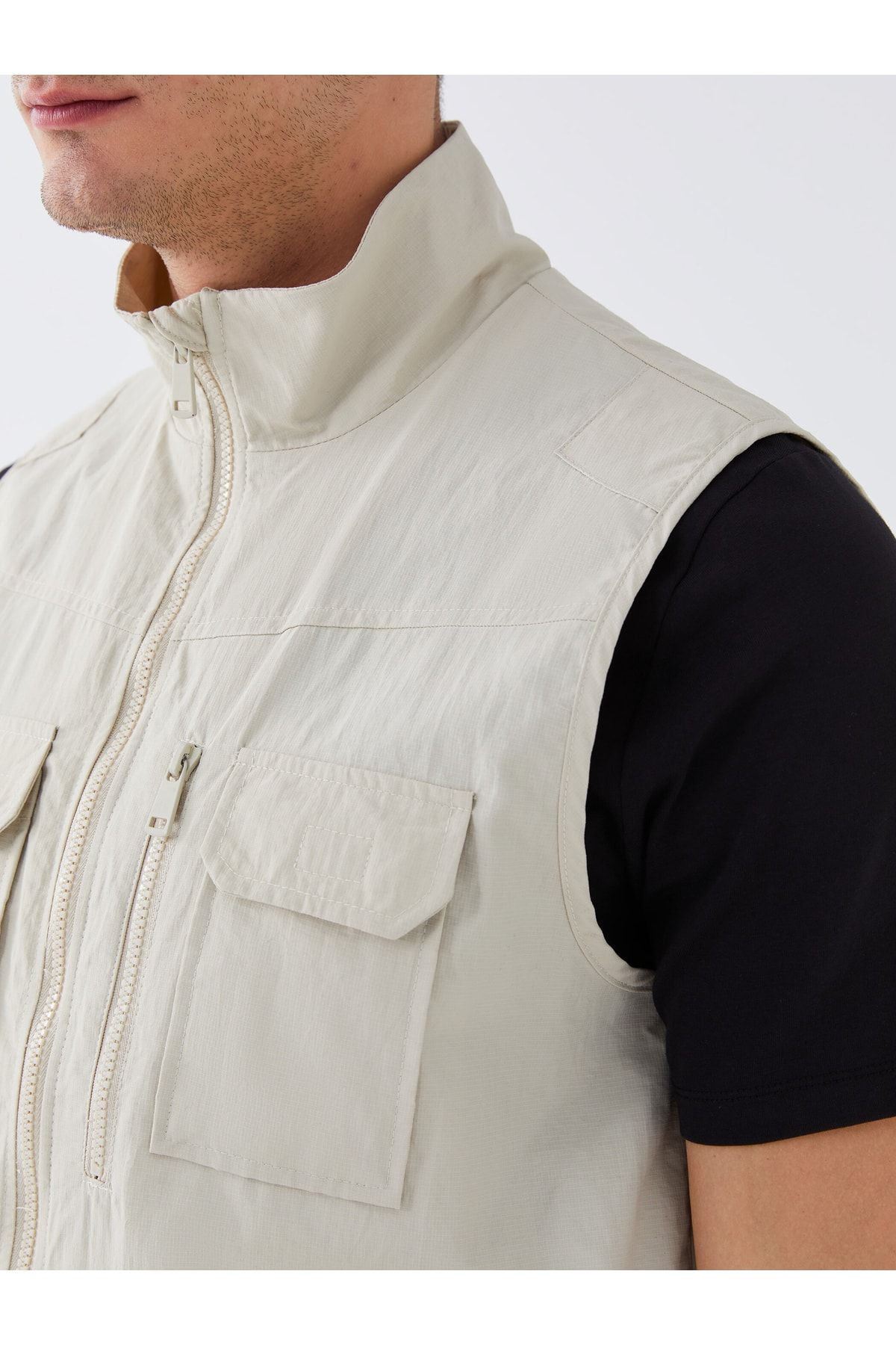 LC Waikiki-Herren-Jagdweste mit Stehkragen und Standard-Passform 4