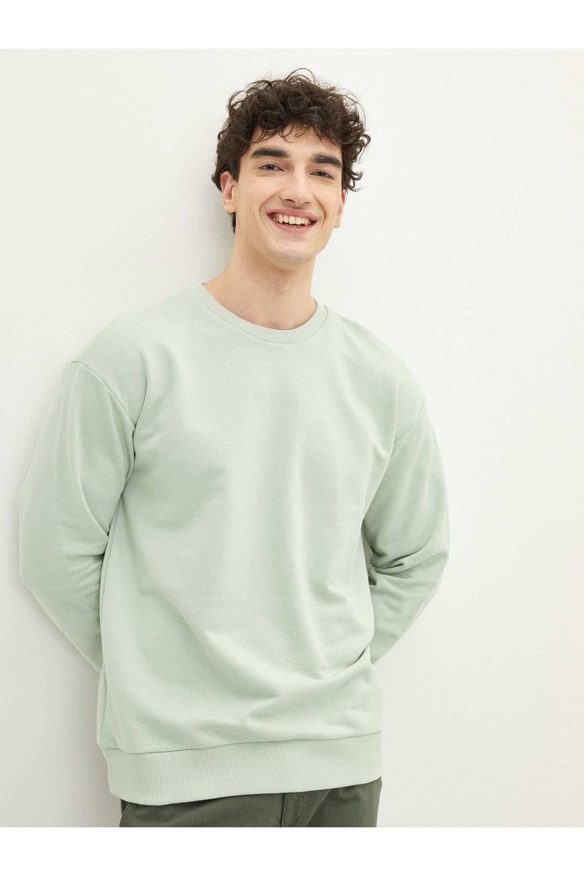 LC Waikiki Sweatshirt Dunkelblau Regular Fit Fast ausverkauft